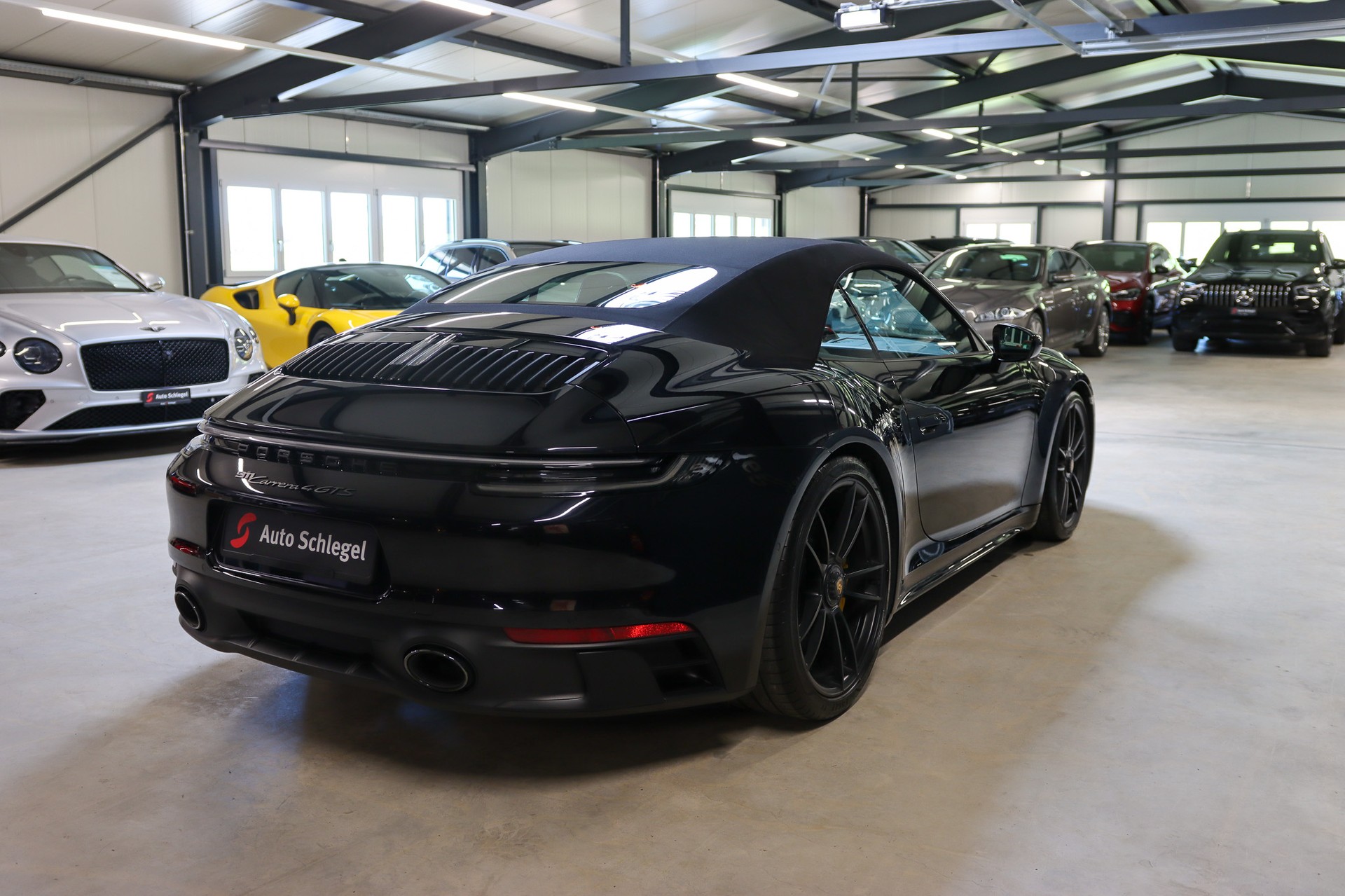 PORSCHE 911 Carrera 4 GTS Cabriolet PDK-image-4
