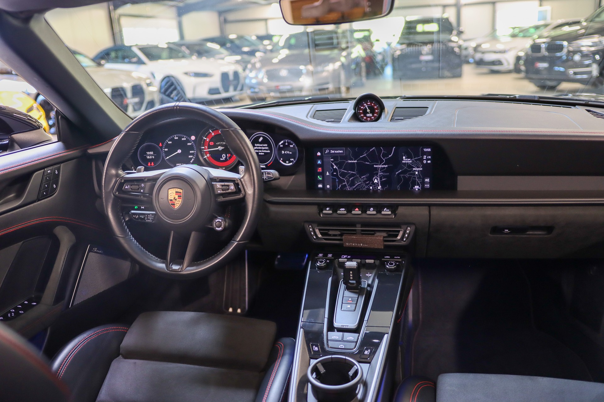 PORSCHE 911 Carrera 4 GTS Cabriolet PDK-image-13