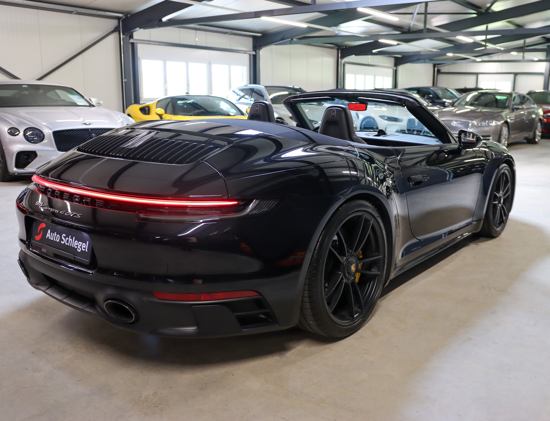 PORSCHE 911 Carrera 4 GTS Cabriolet PDK-image-9