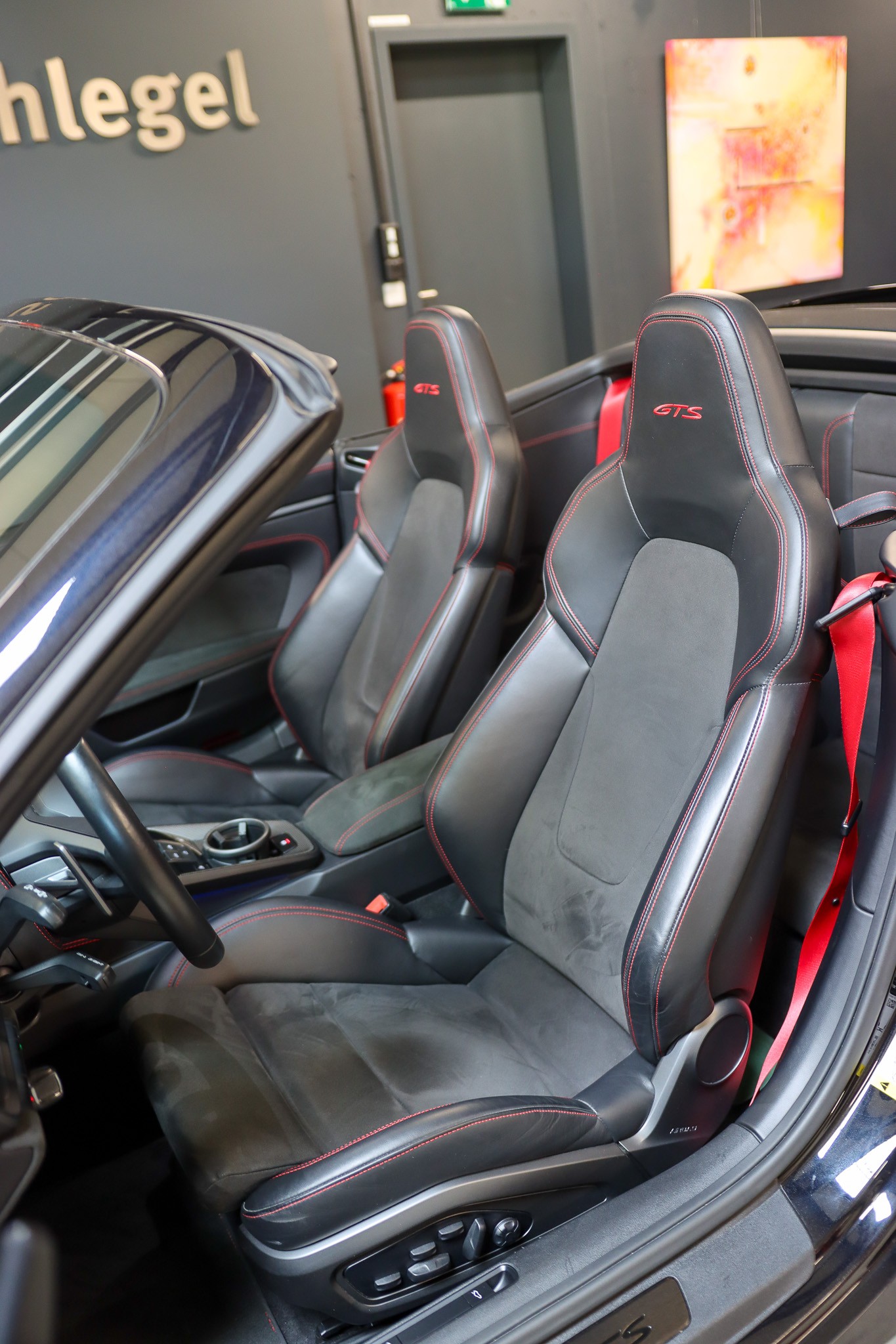PORSCHE 911 Carrera 4 GTS Cabriolet PDK-image-14
