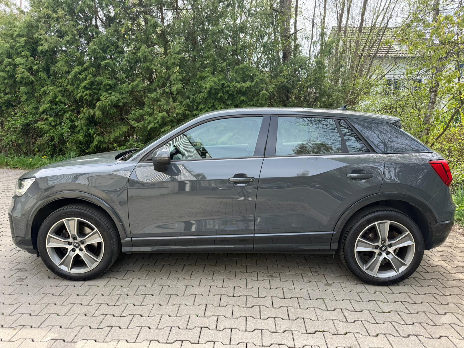 AUDI Q2 2.0 TFSI design quattro S-tronic-showroom-element-1