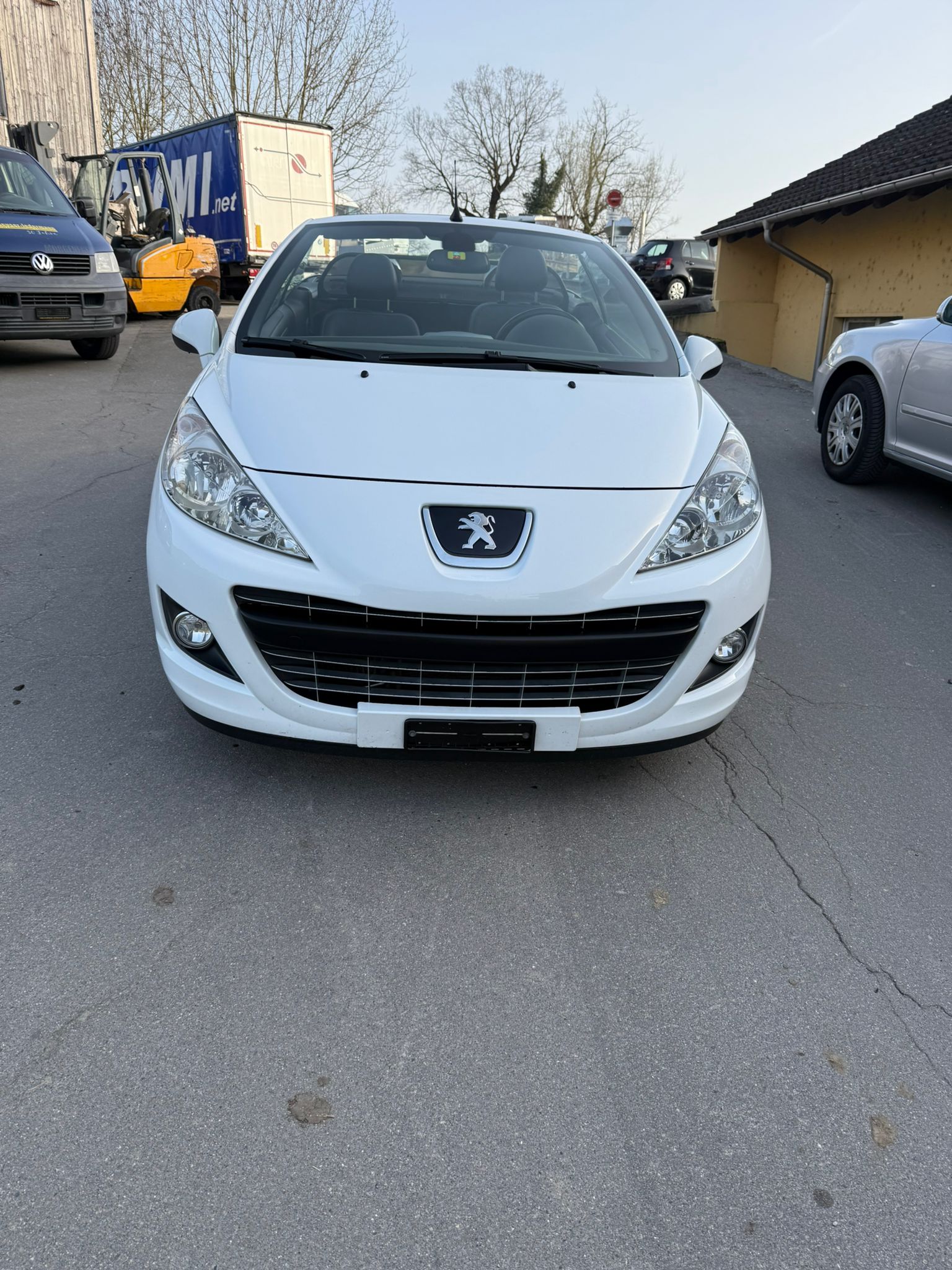 PEUGEOT 207 CC 1.6 16V Turbo Swiss Edition-image-1