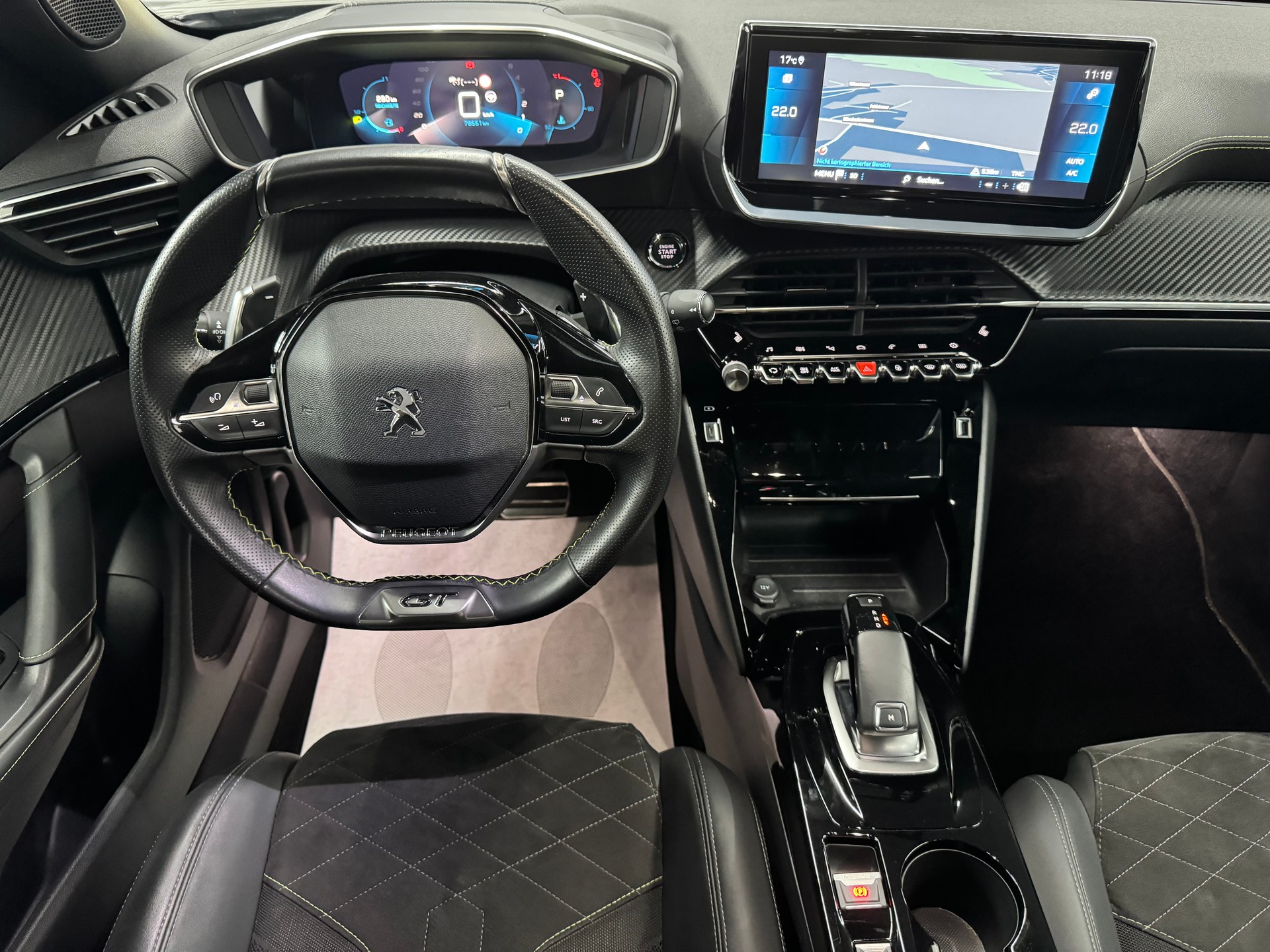 PEUGEOT 2008 1.2 PureTech GT EAT8-image-15