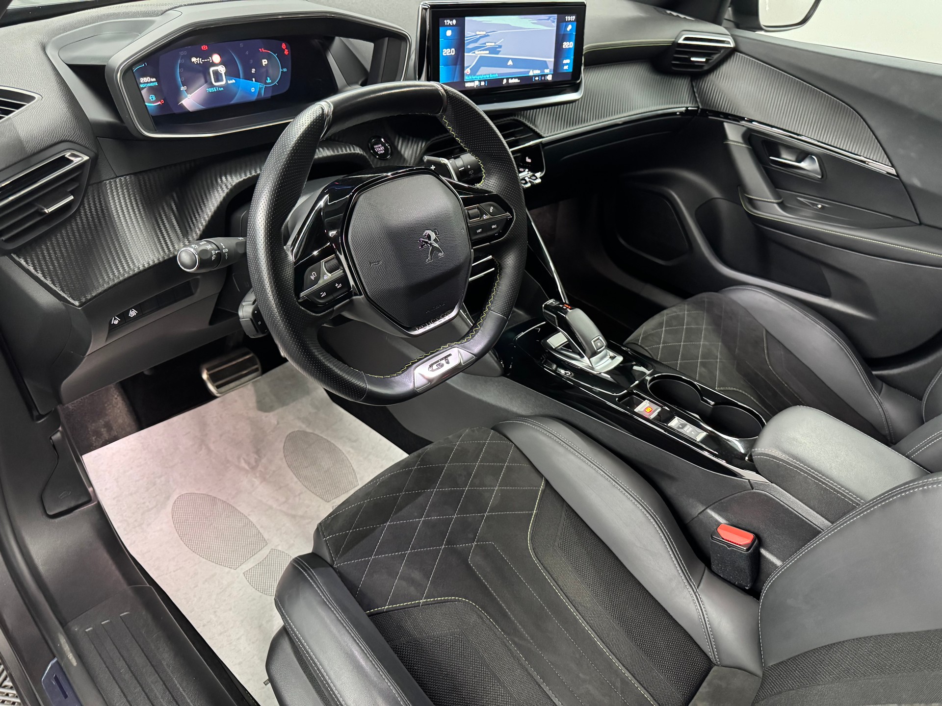 PEUGEOT 2008 1.2 PureTech GT EAT8-image-13