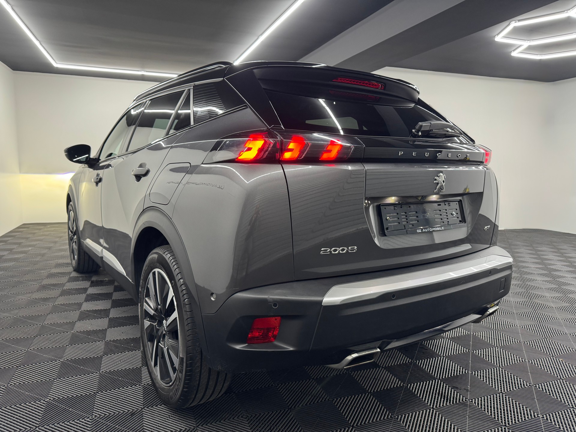 PEUGEOT 2008 1.2 PureTech GT EAT8-image-5