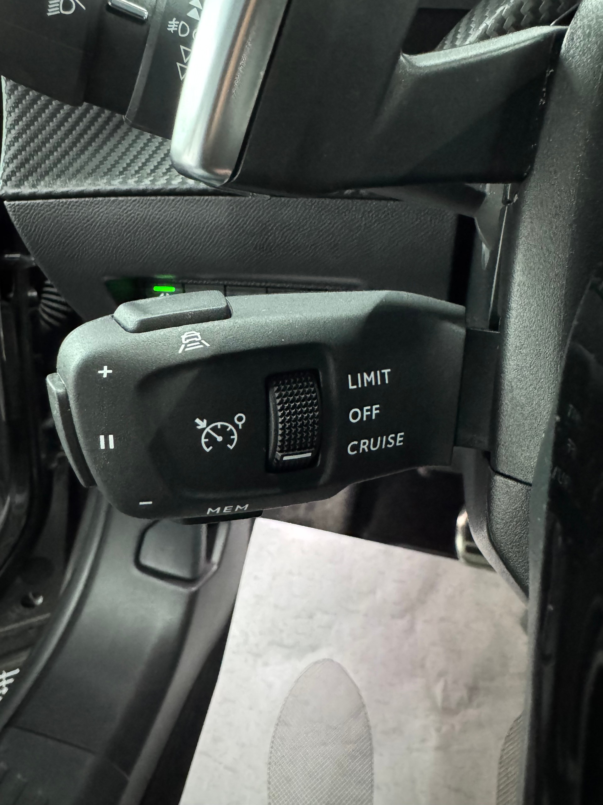 PEUGEOT 2008 1.2 PureTech GT EAT8-image-22