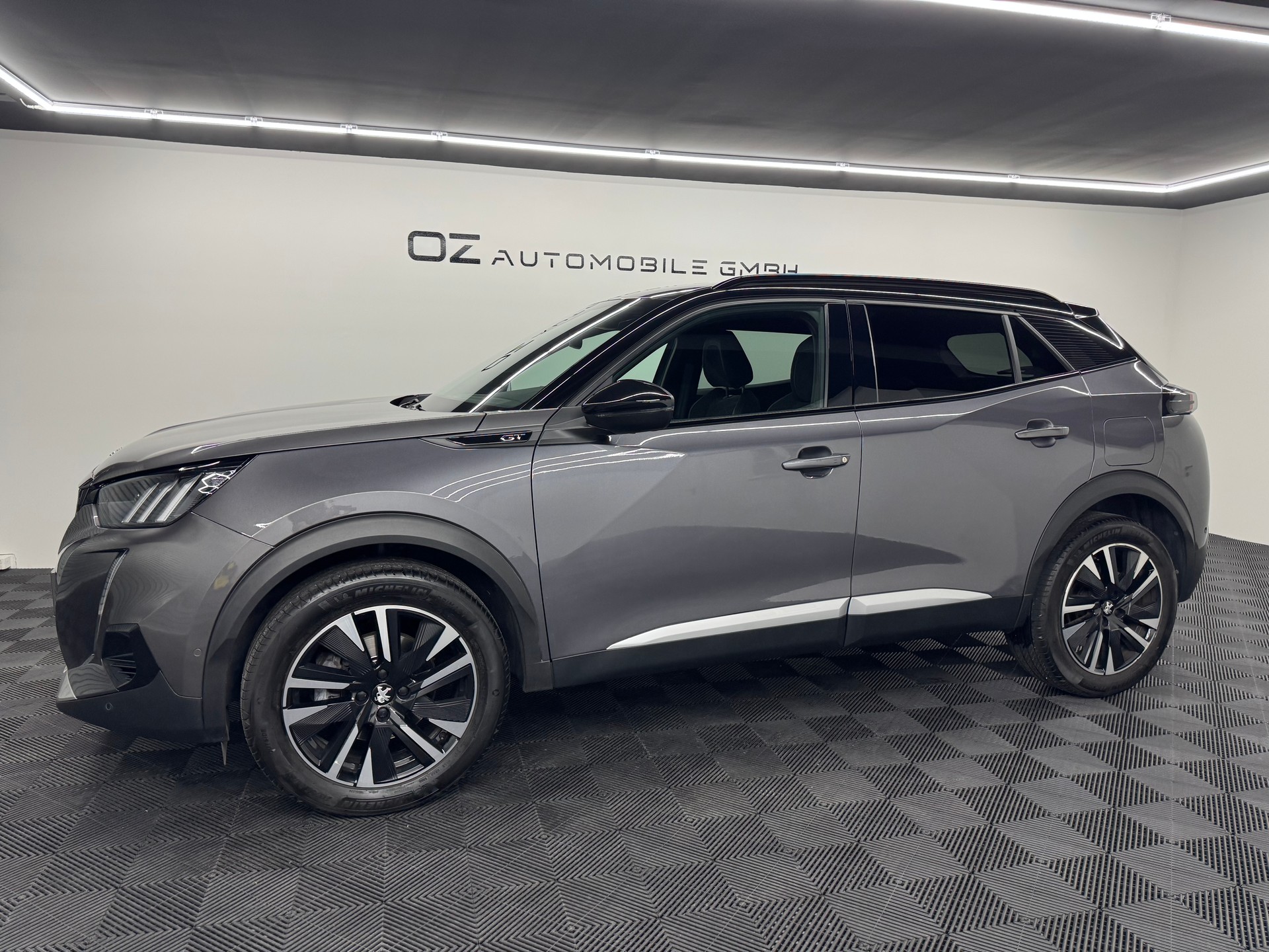 PEUGEOT 2008 1.2 PureTech GT EAT8-showroom-element-3