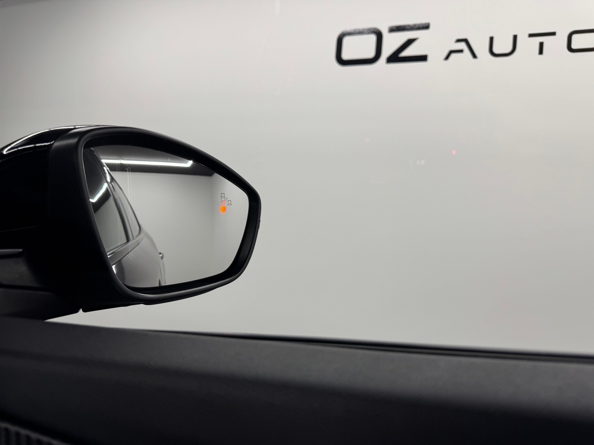 PEUGEOT 2008 1.2 PureTech GT EAT8-image-28