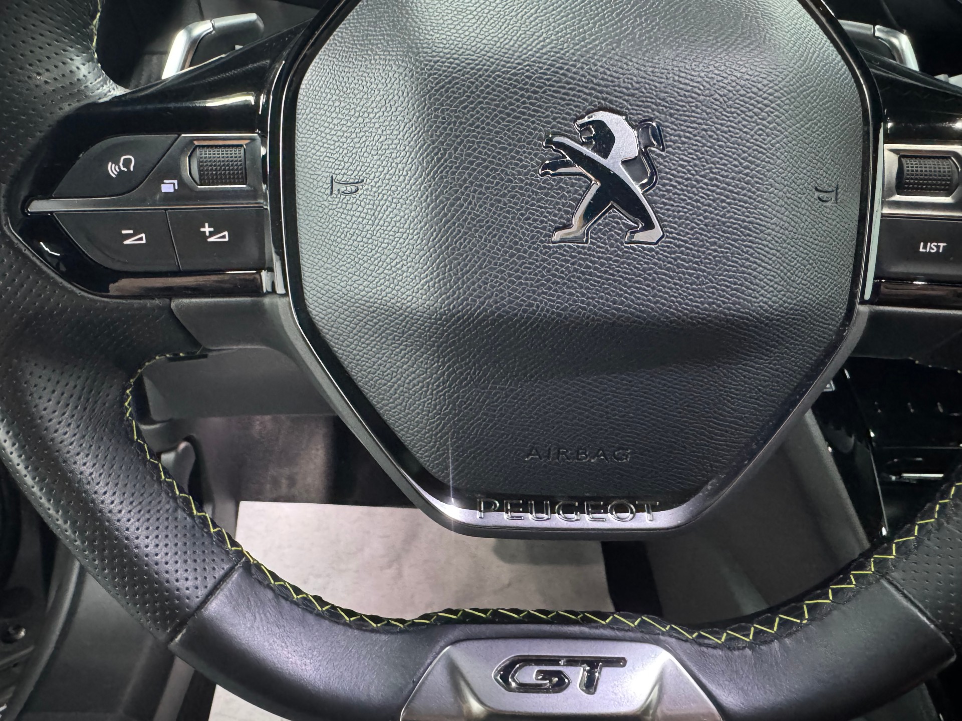 PEUGEOT 2008 1.2 PureTech GT EAT8-image-20