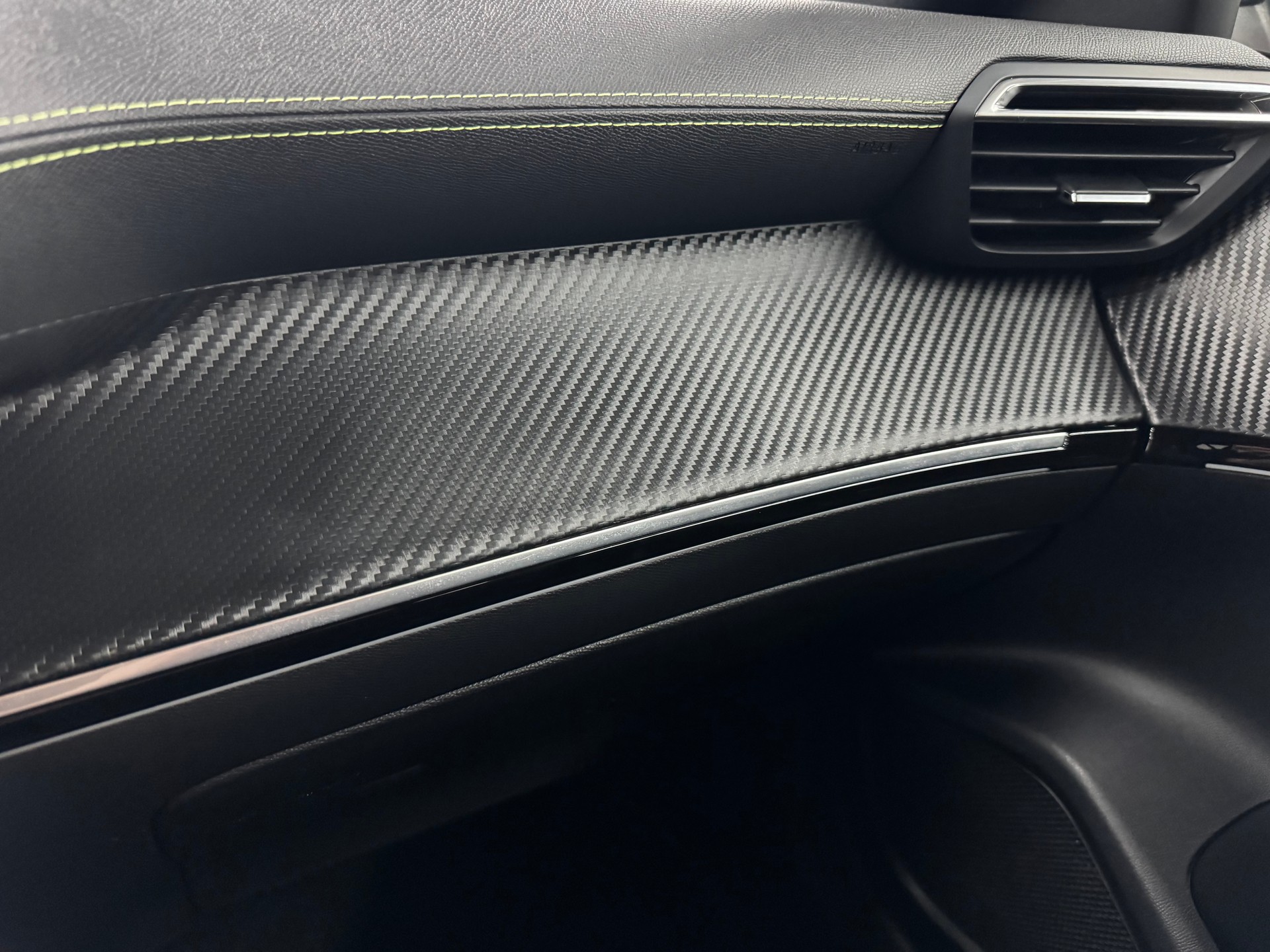 PEUGEOT 2008 1.2 PureTech GT EAT8-image-27