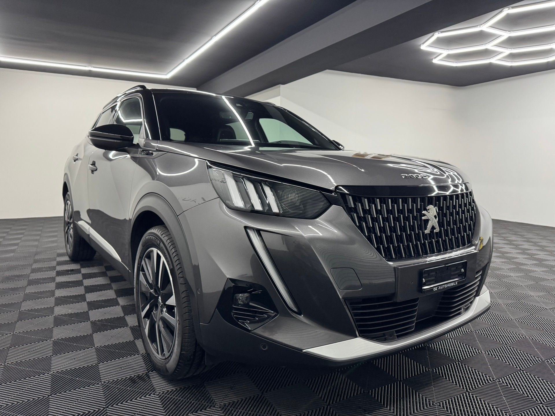 PEUGEOT 2008 1.2 PureTech GT EAT8-image-9