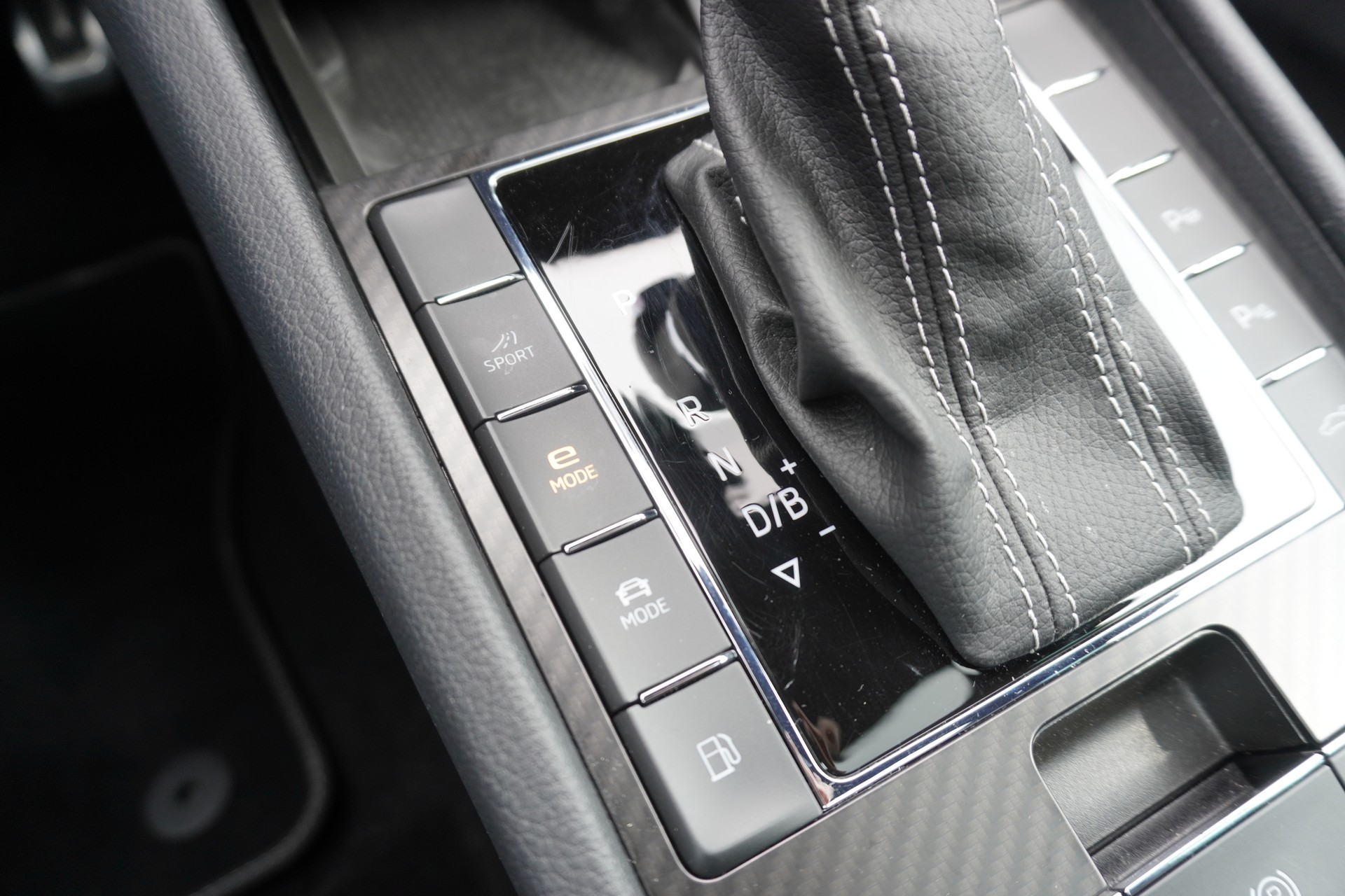 SKODA Superb 1.4 TSI Sport Line PHEV DSG-image-21