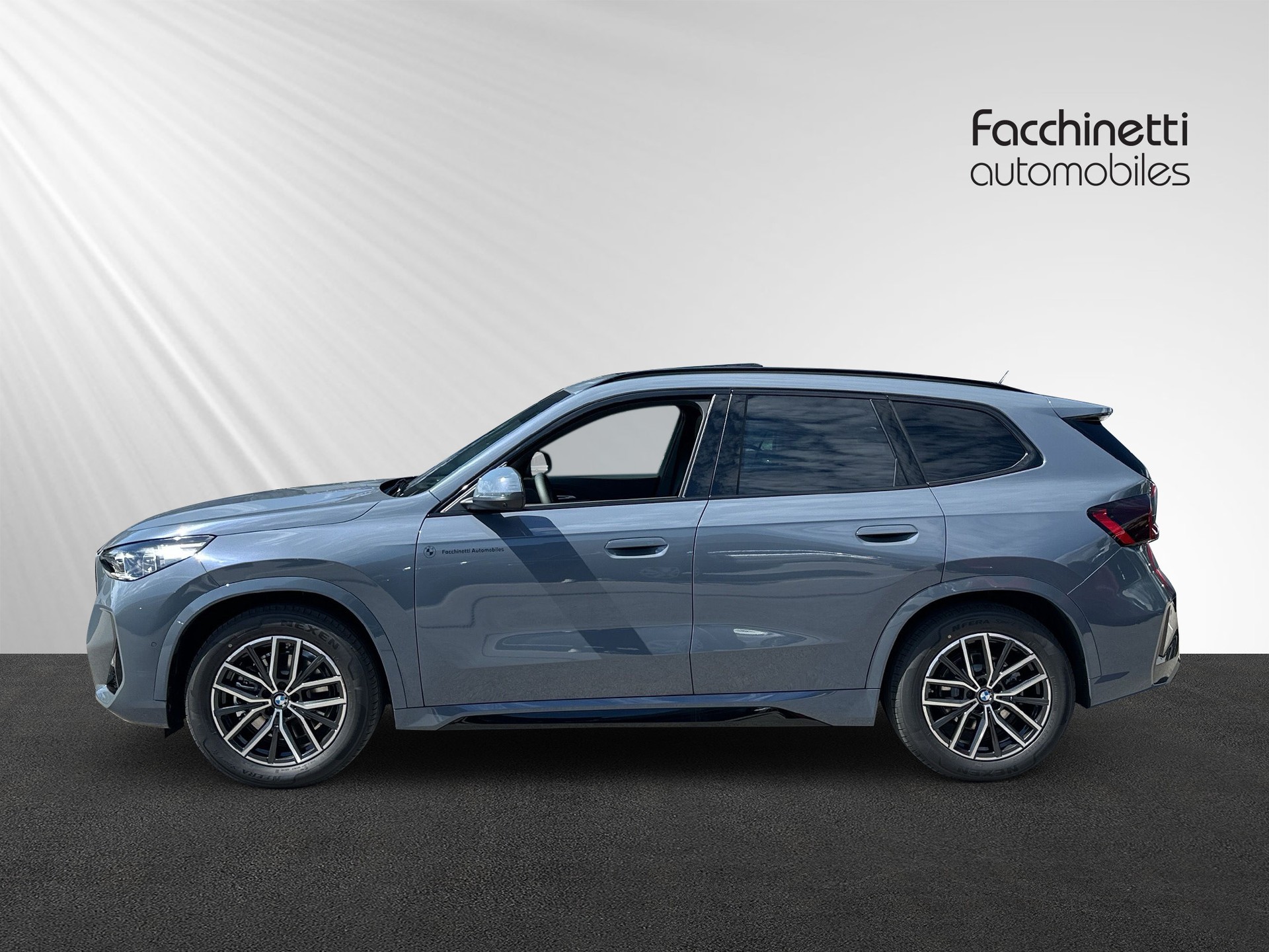 BMW iX1 xDrive 30 M Sport-showroom-element-1