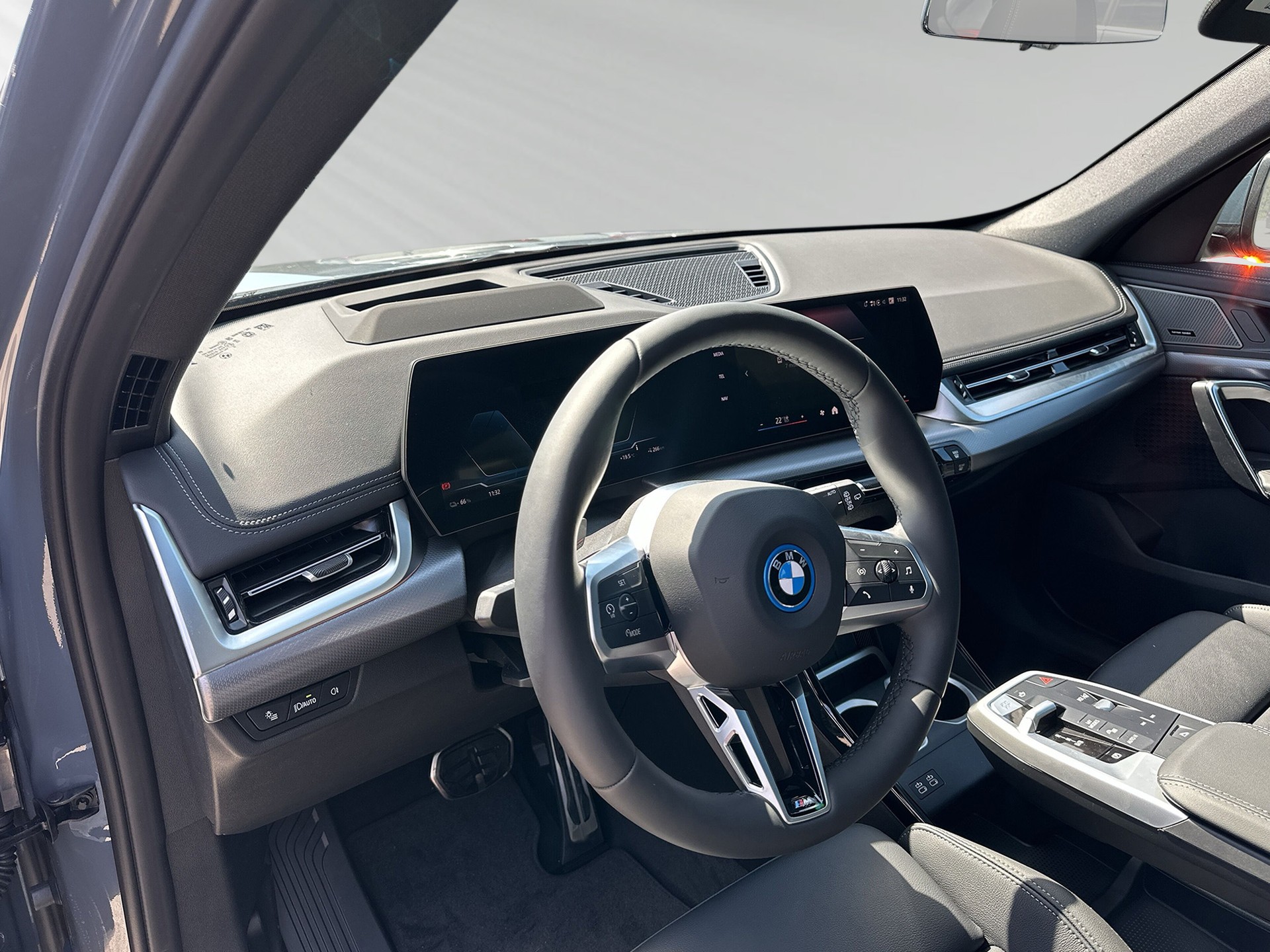 BMW iX1 xDrive 30 M Sport-showroom-element-3