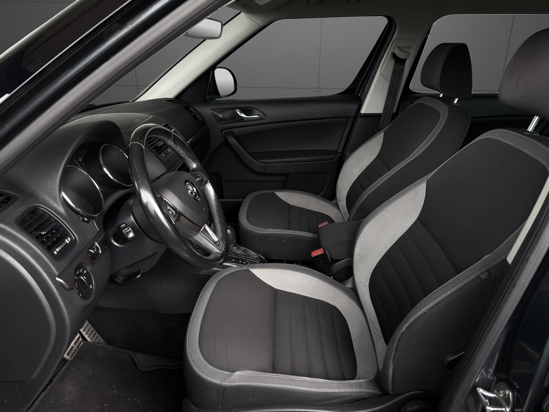 SKODA Yeti 2.0 TDI Ambition 4x4 DSG-image-5