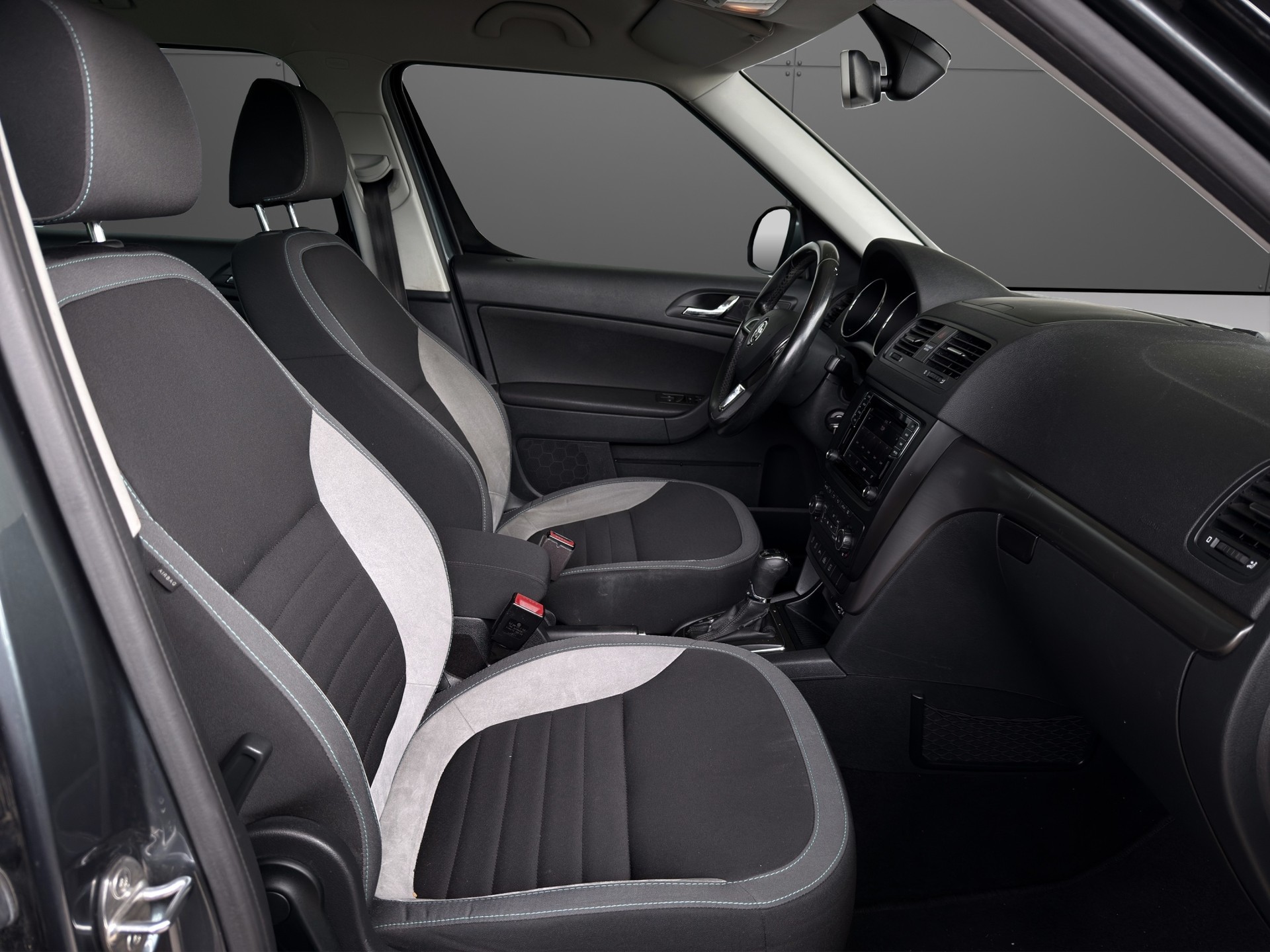 SKODA Yeti 2.0 TDI Ambition 4x4 DSG-image-9