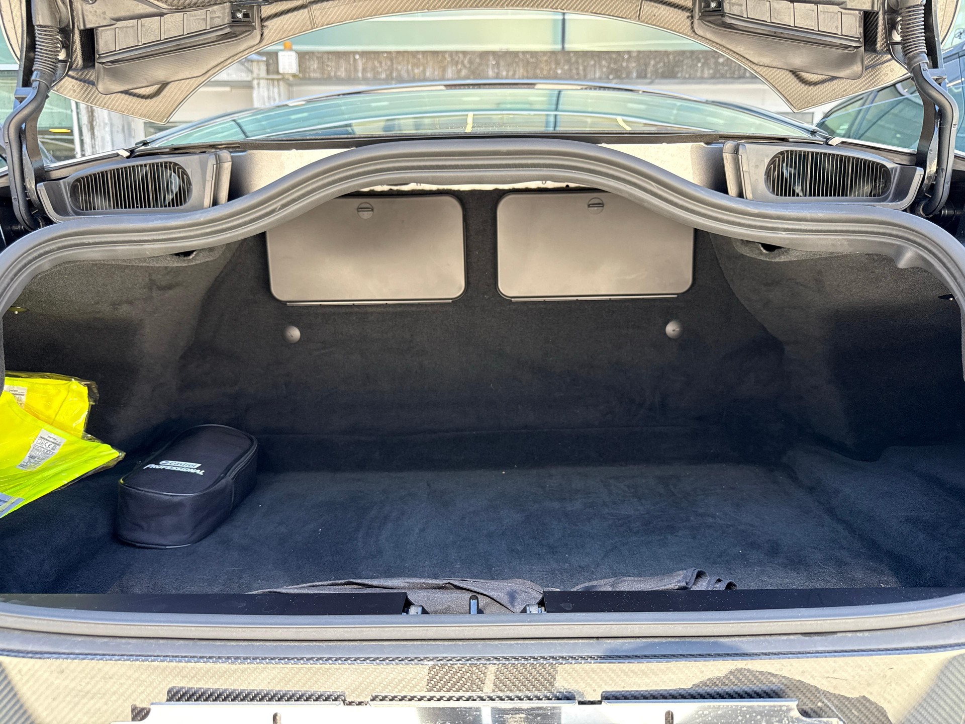 ASTON MARTIN DBS Superleggera Coupé 5.2 V12 Bi-Turbo-image-11