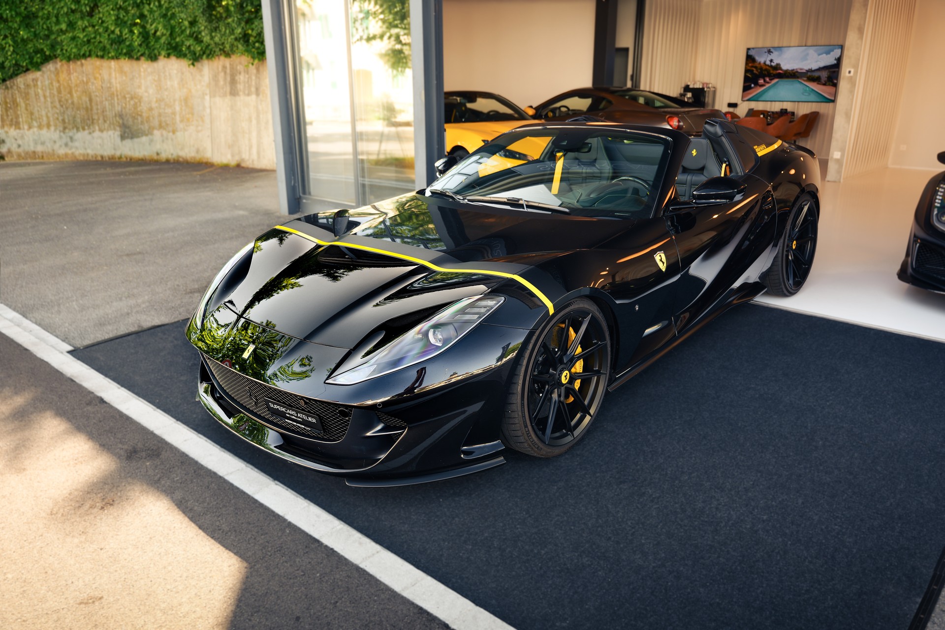 FERRARI 812 GTS-showroom-element-1