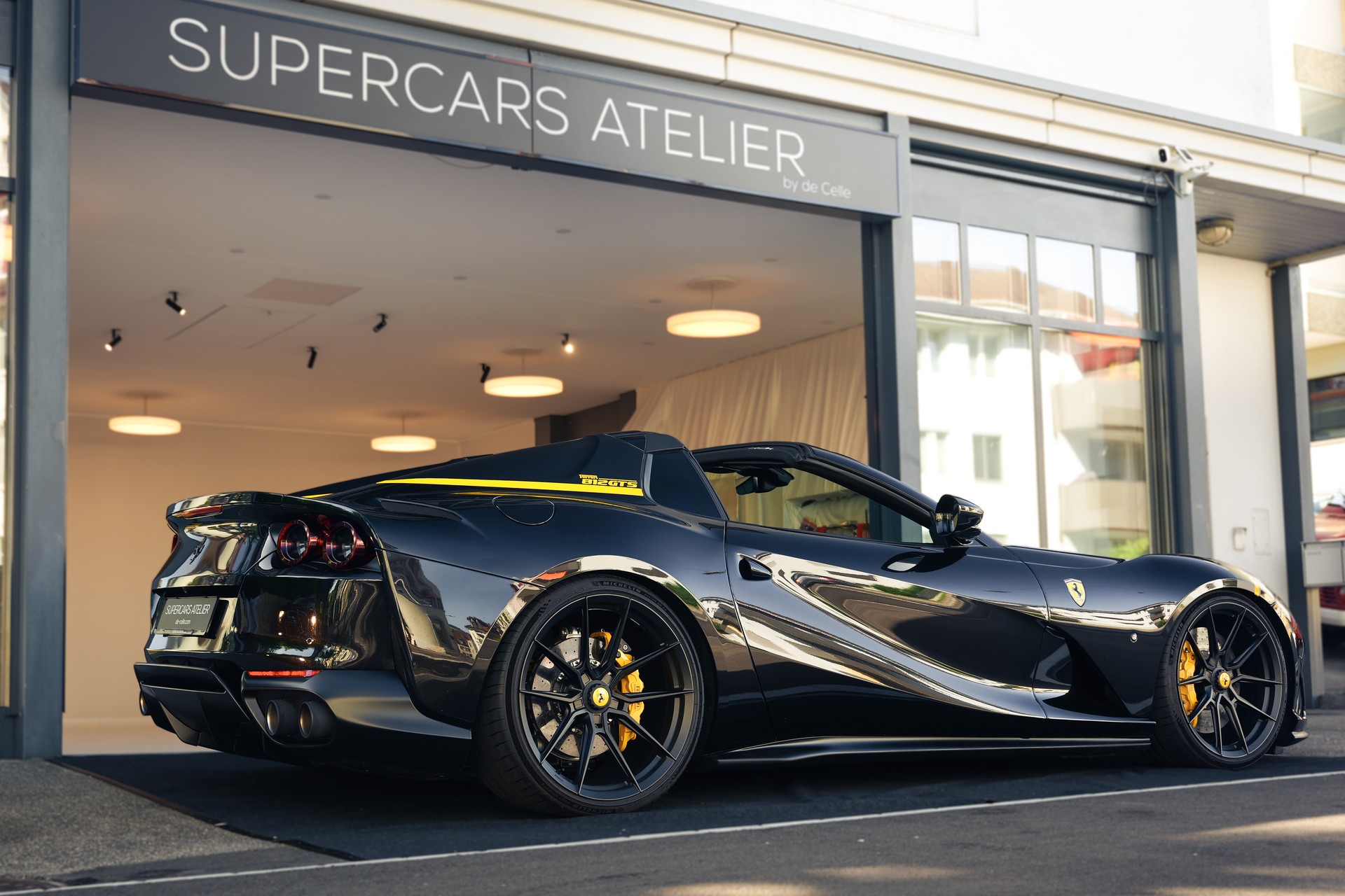 FERRARI 812 GTS-showroom-element-2