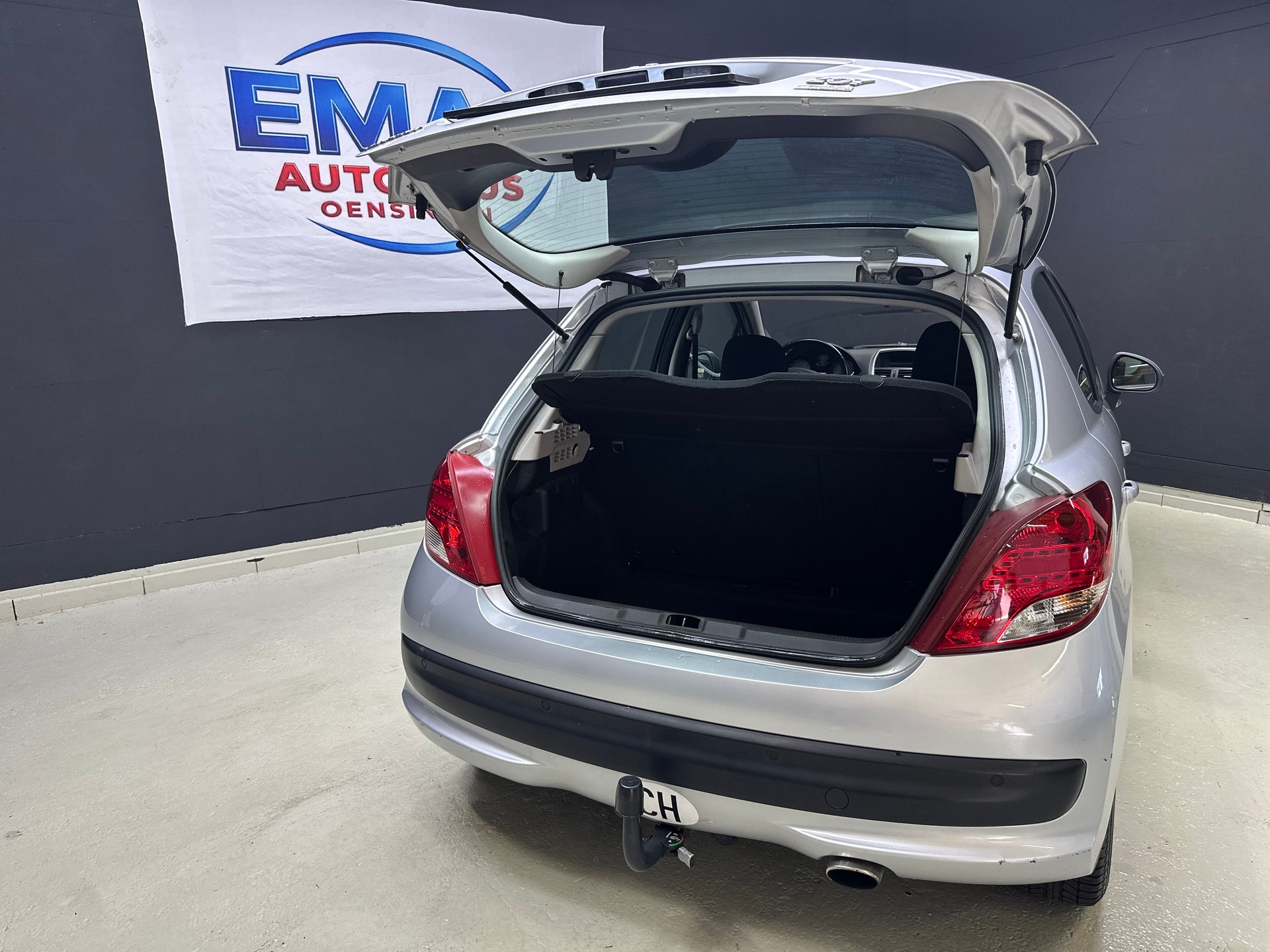 PEUGEOT 207 1.6 16V XS Automatic-image-7