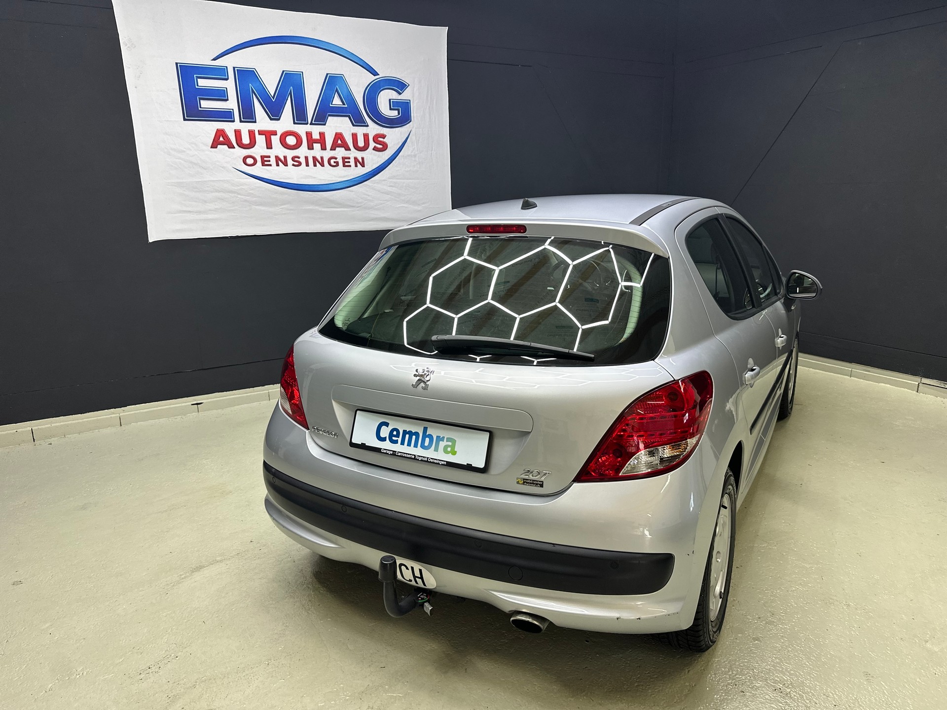 PEUGEOT 207 1.6 16V XS Automatic-image-5