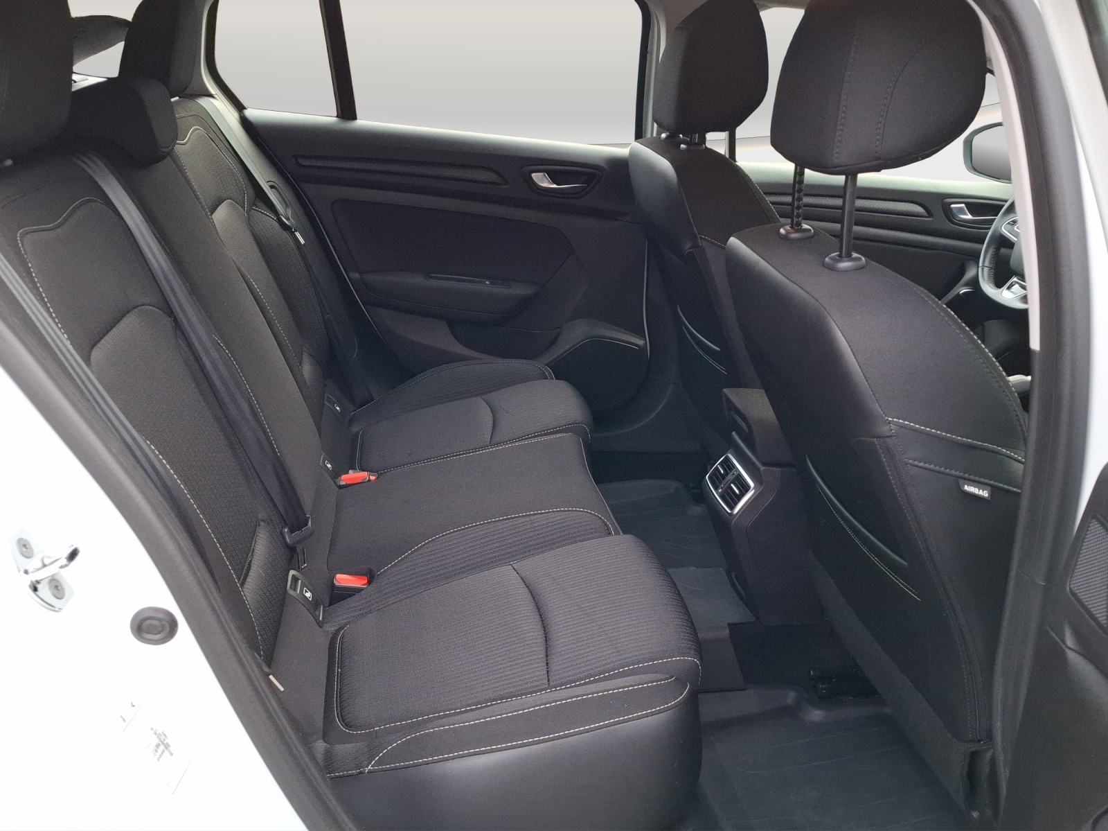 RENAULT Mégane Grandtour 1.5 dCi Business// 1.Hand // 8-fach bereift-image-10