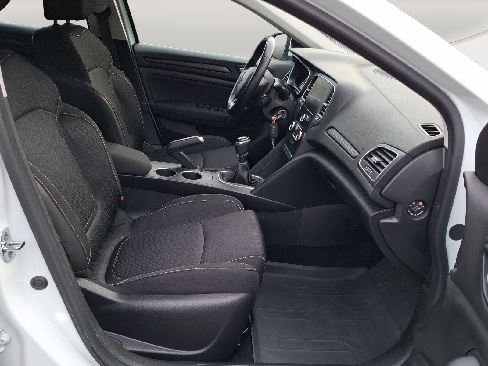 RENAULT Mégane Grandtour 1.5 dCi Business// 1.Hand // 8-fach bereift-image-9