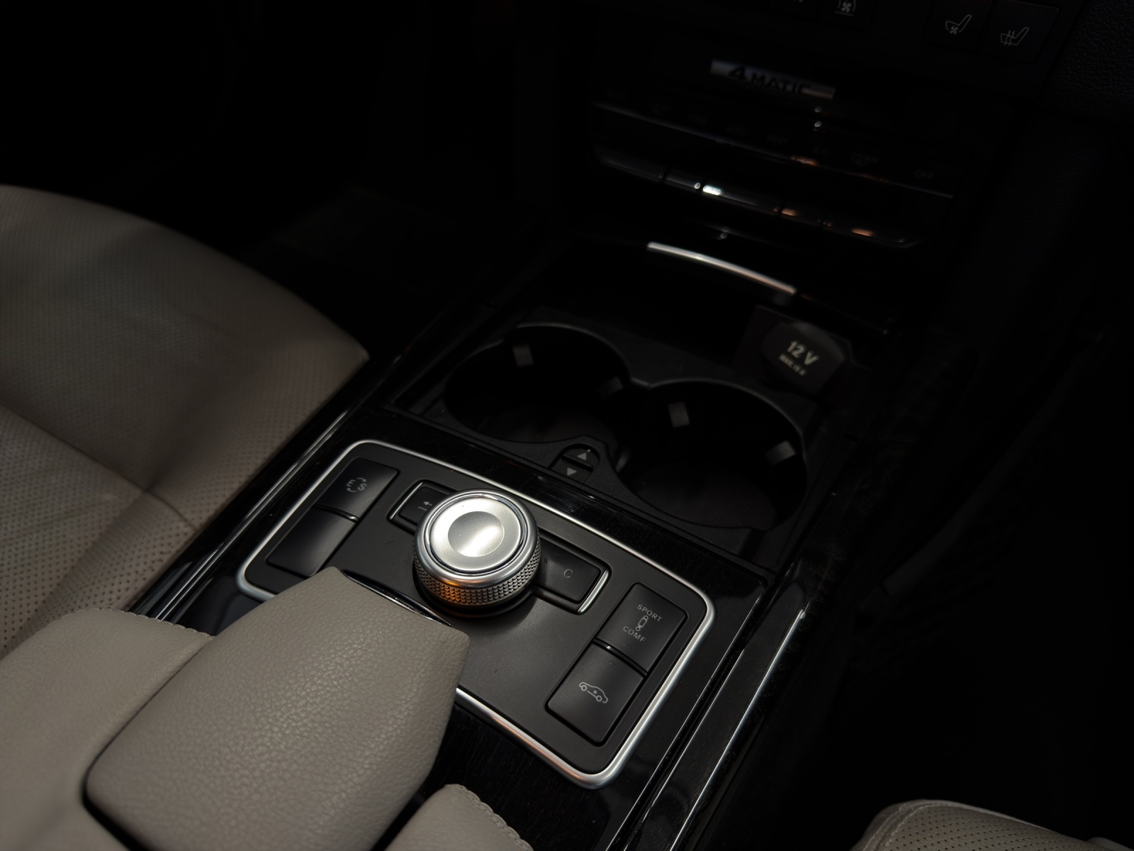MERCEDES-BENZ E 350 CDI BlueEfficiency Elégance 4Matic 7G-Tronic-image-14