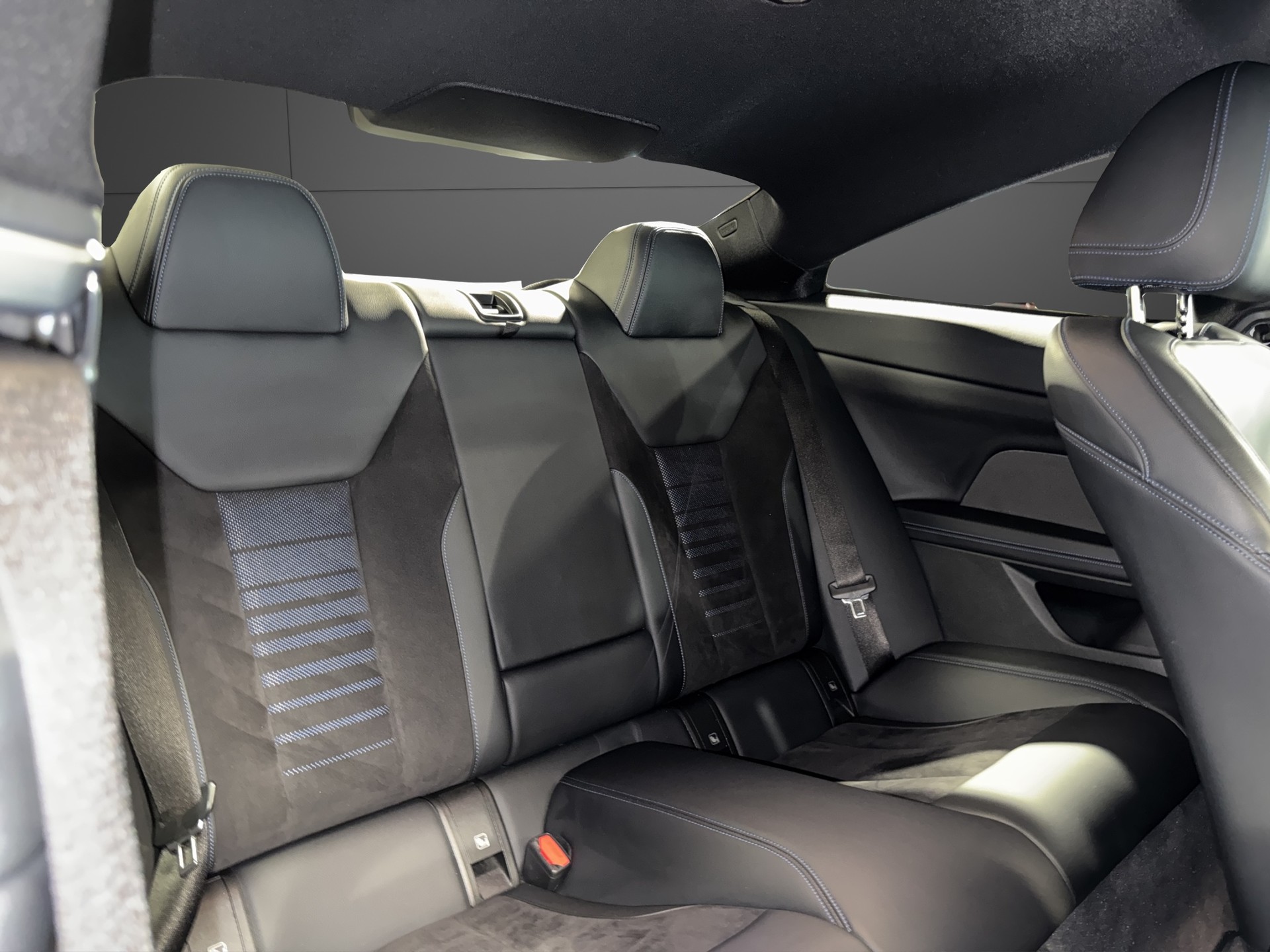 BMW M440i xDrive Coupé-image-16