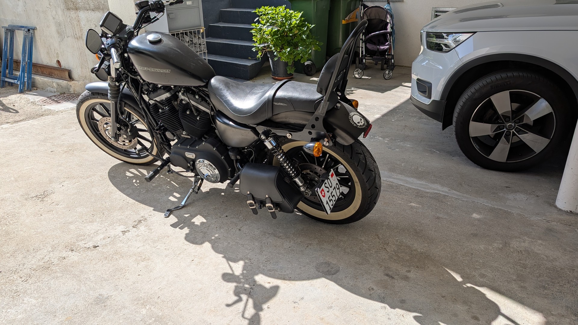 HARLEY-DAVIDSON XL 883 N Sportster Iron-image-1