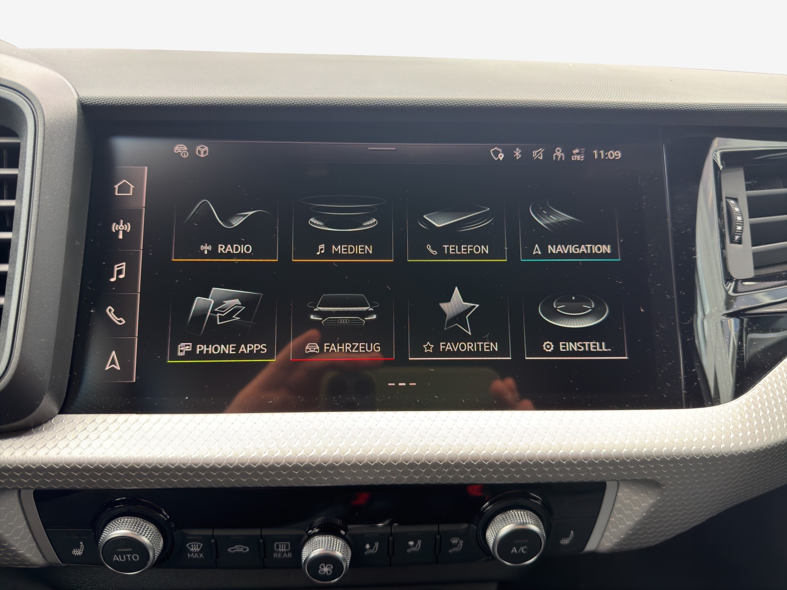 AUDI A1 Sportback 30 TFSI S Line Attraction S-tronic-image-15