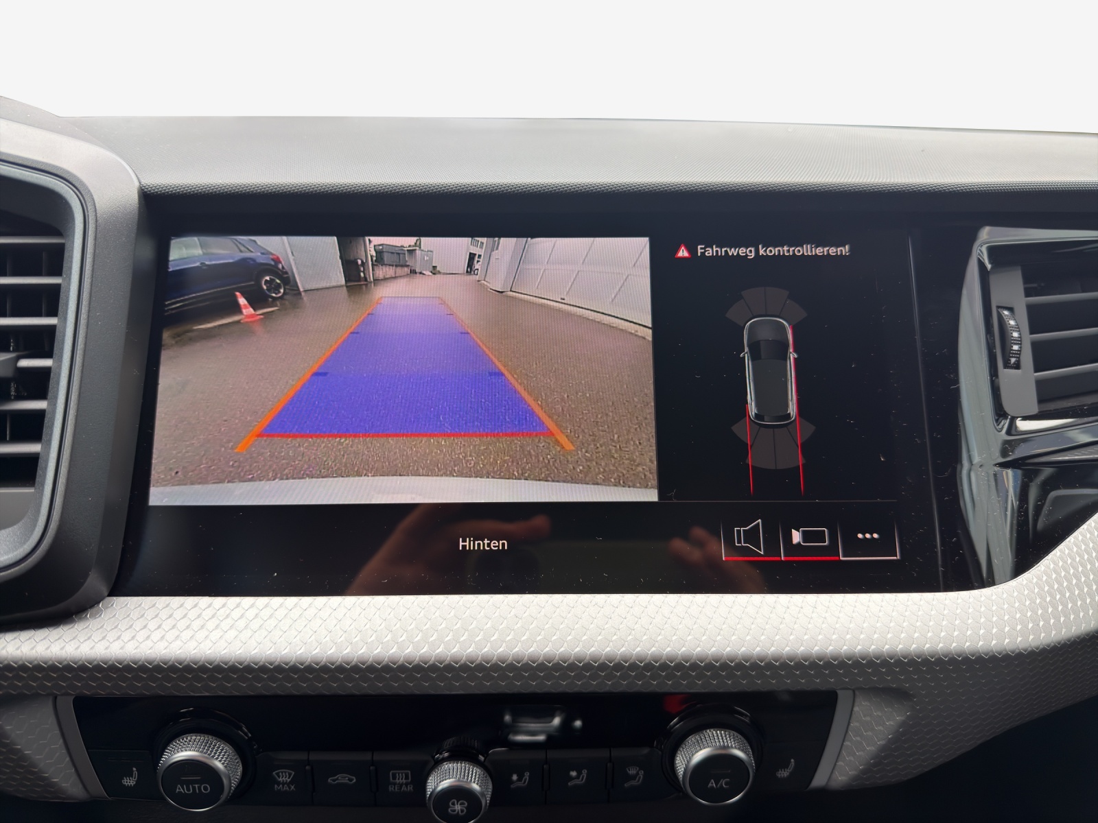 AUDI A1 Sportback 30 TFSI S Line Attraction S-tronic-image-14