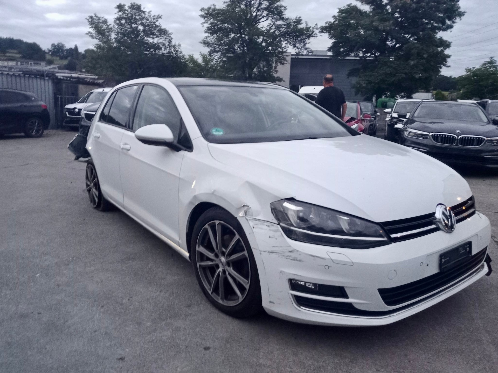 VW Golf 2.0 TDI Highline 4Motion-image-1