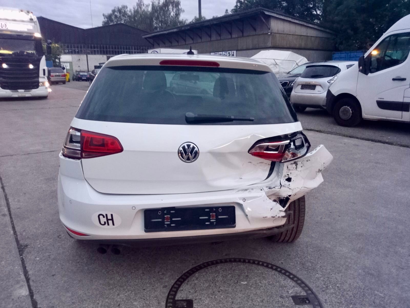 VW Golf 2.0 TDI Highline 4Motion-image-5