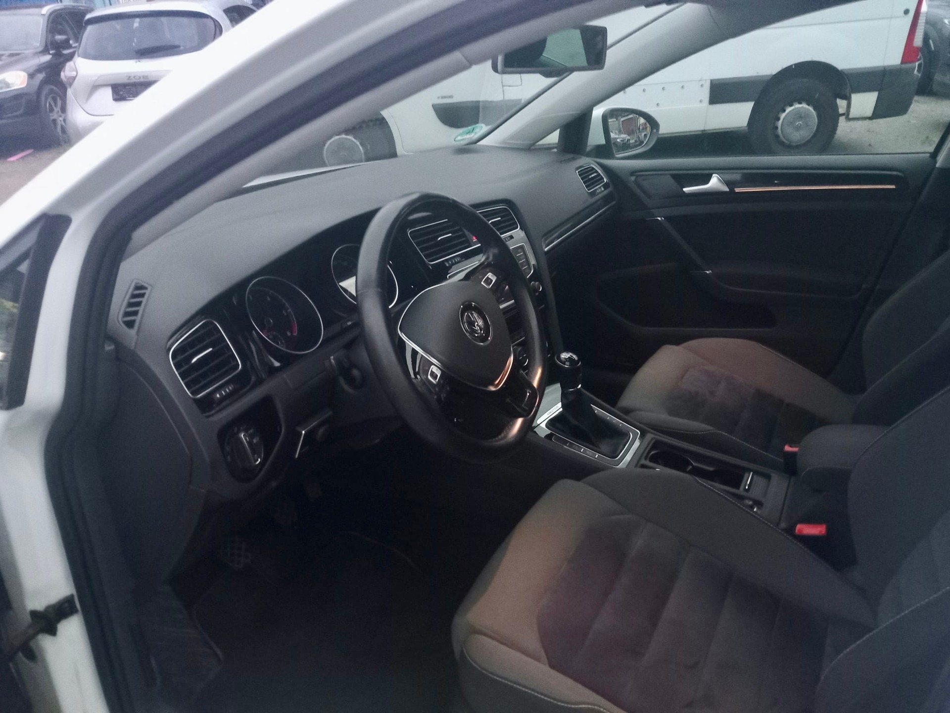 VW Golf 2.0 TDI Highline 4Motion-image-8