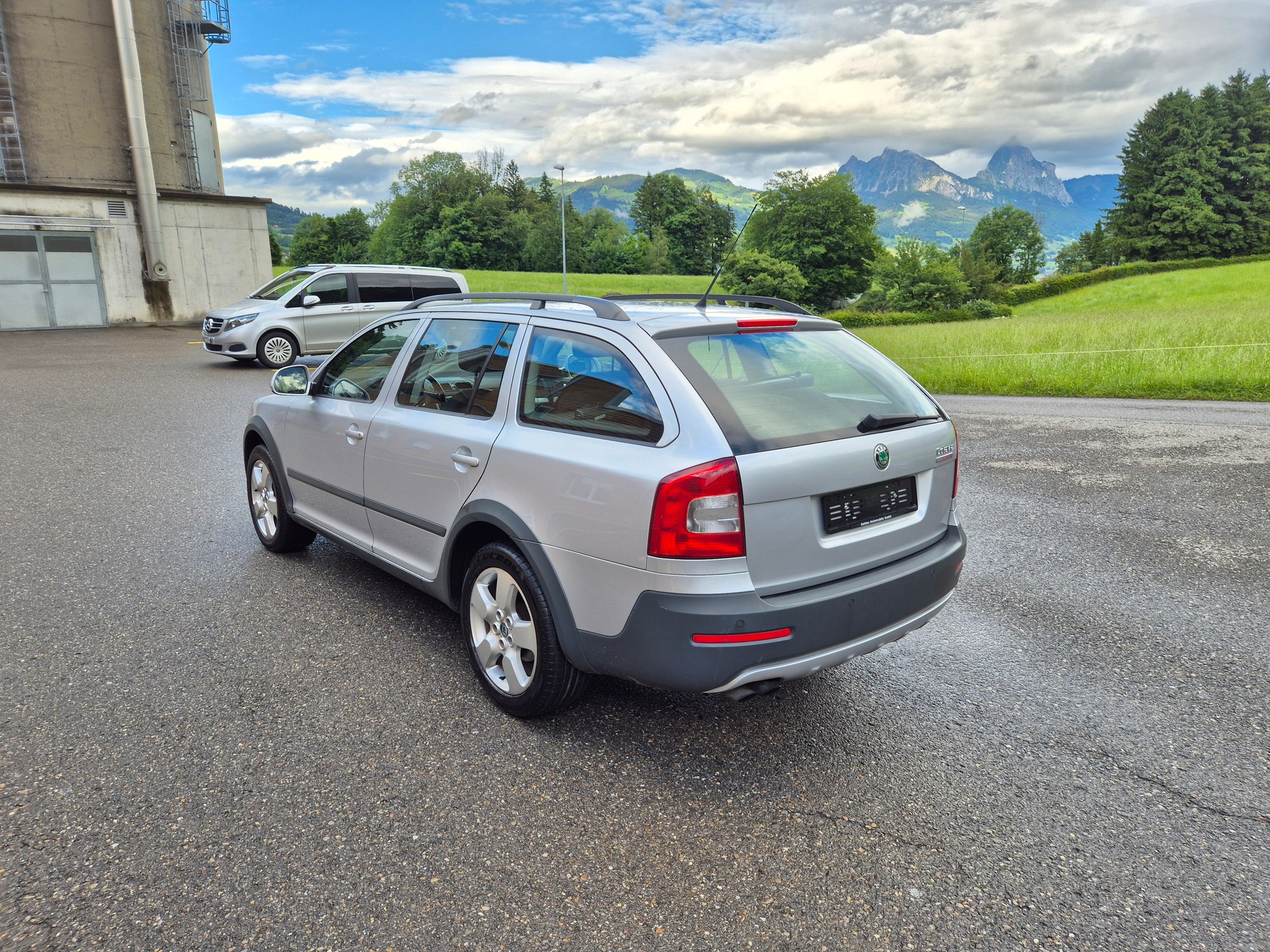 SKODA Octavia Combi 1.8 TSI Scout 4x4-image-2