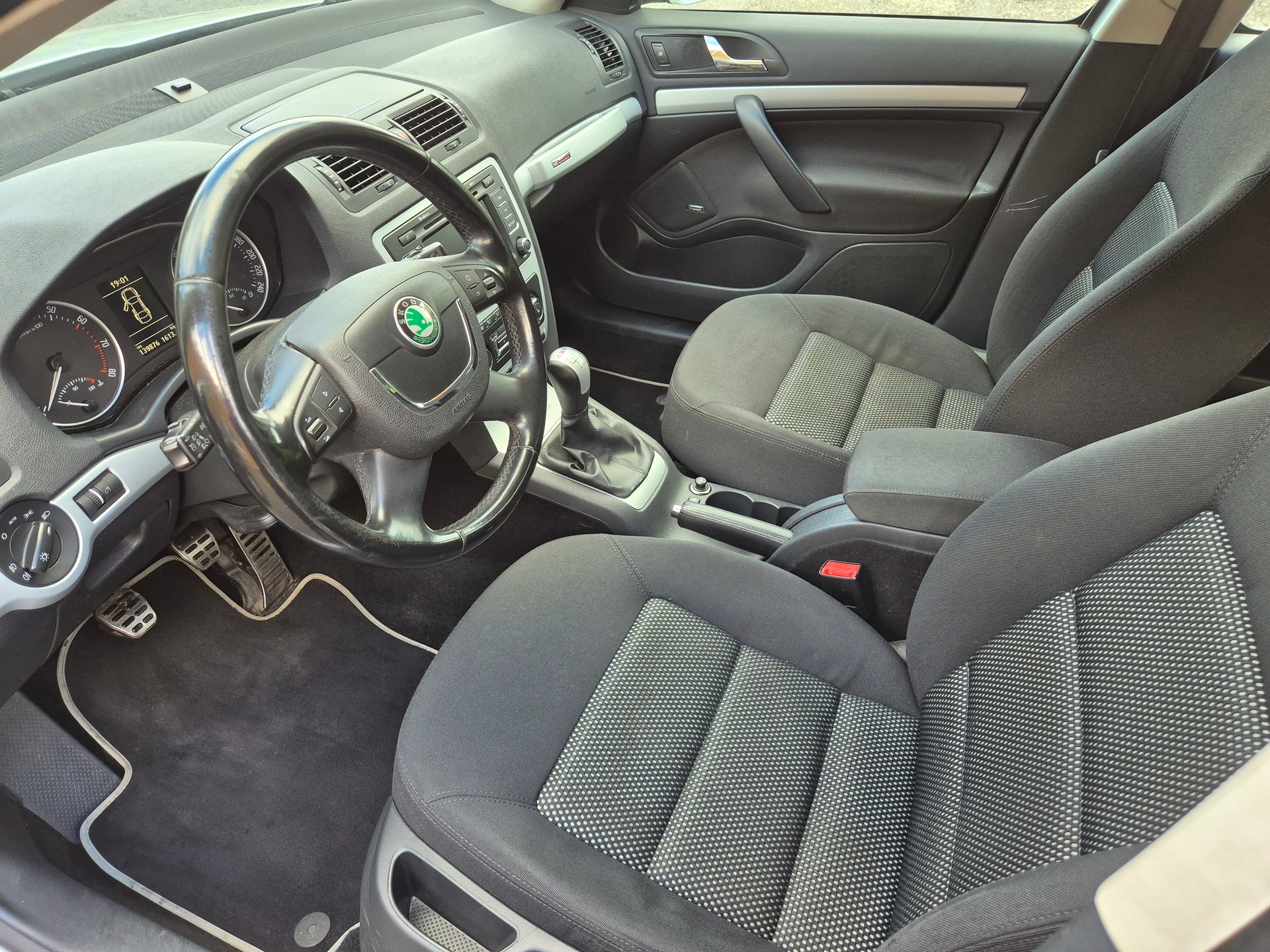 SKODA Octavia Combi 1.8 TSI Scout 4x4-image-5