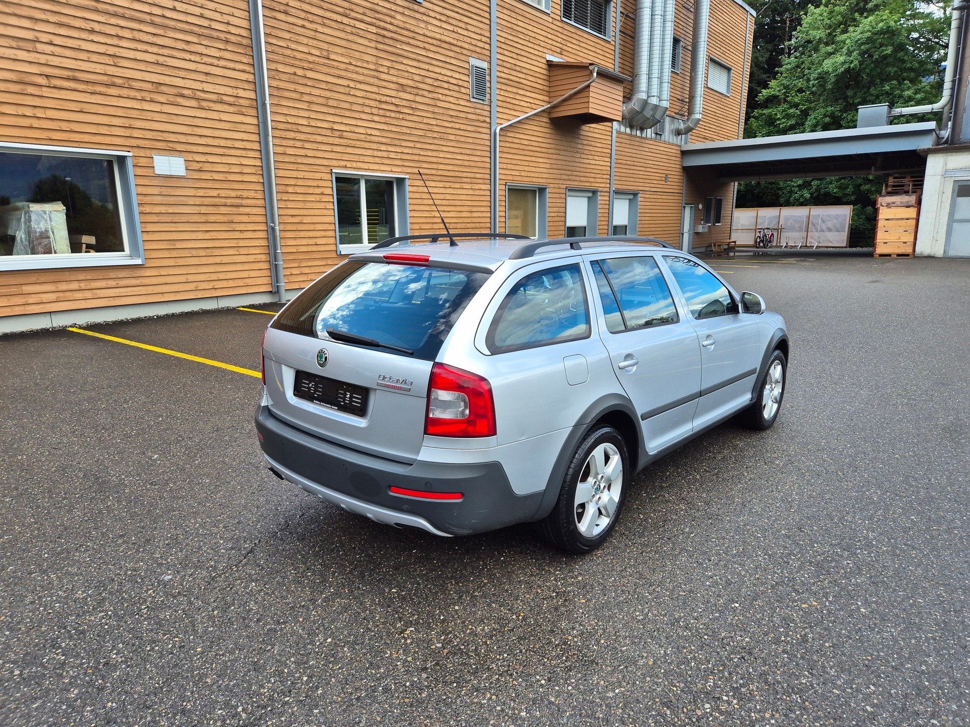 SKODA Octavia Combi 1.8 TSI Scout 4x4-image-3
