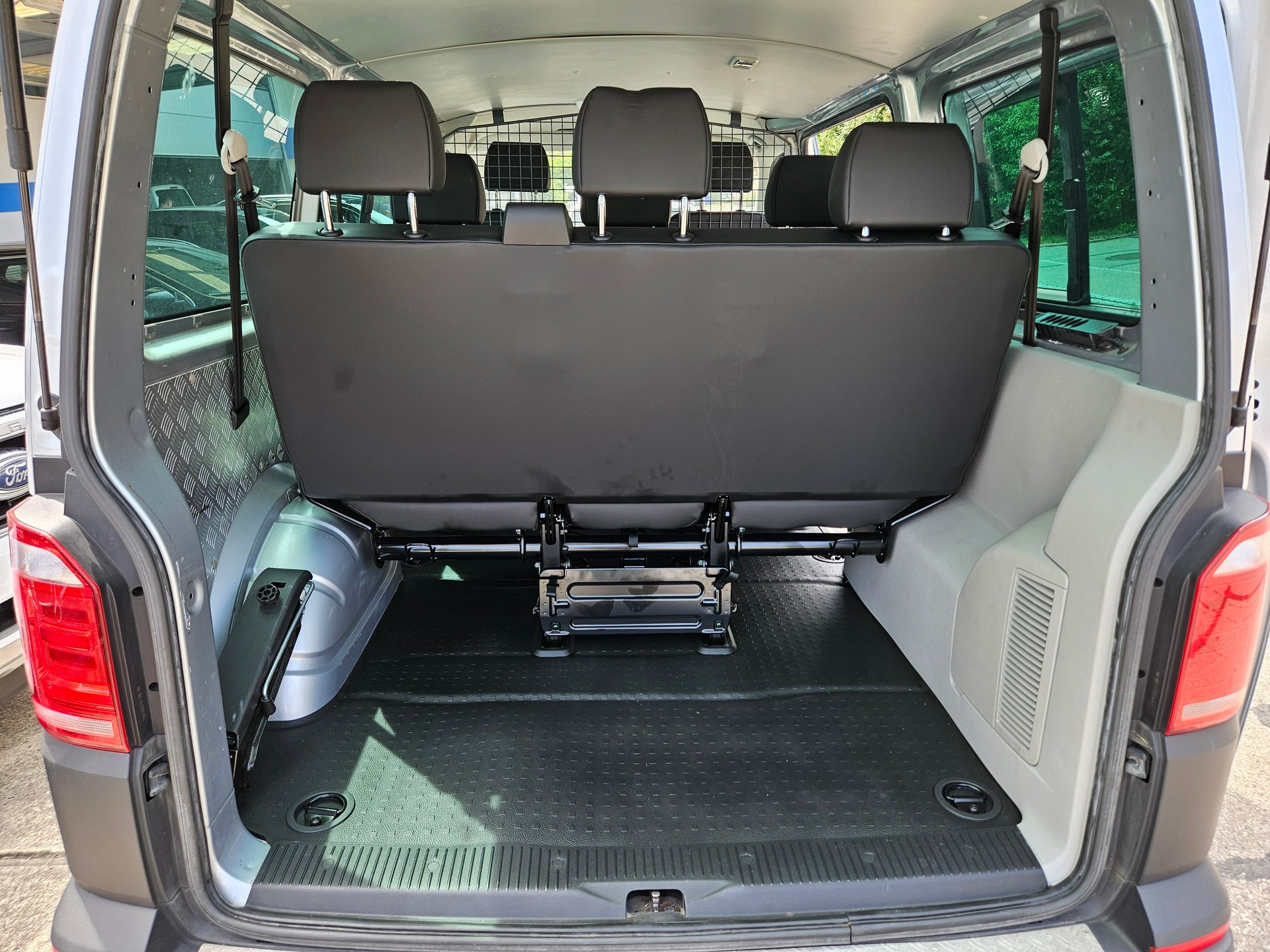 VW T6 2.0 Bi-TDI 4Motion-image-9