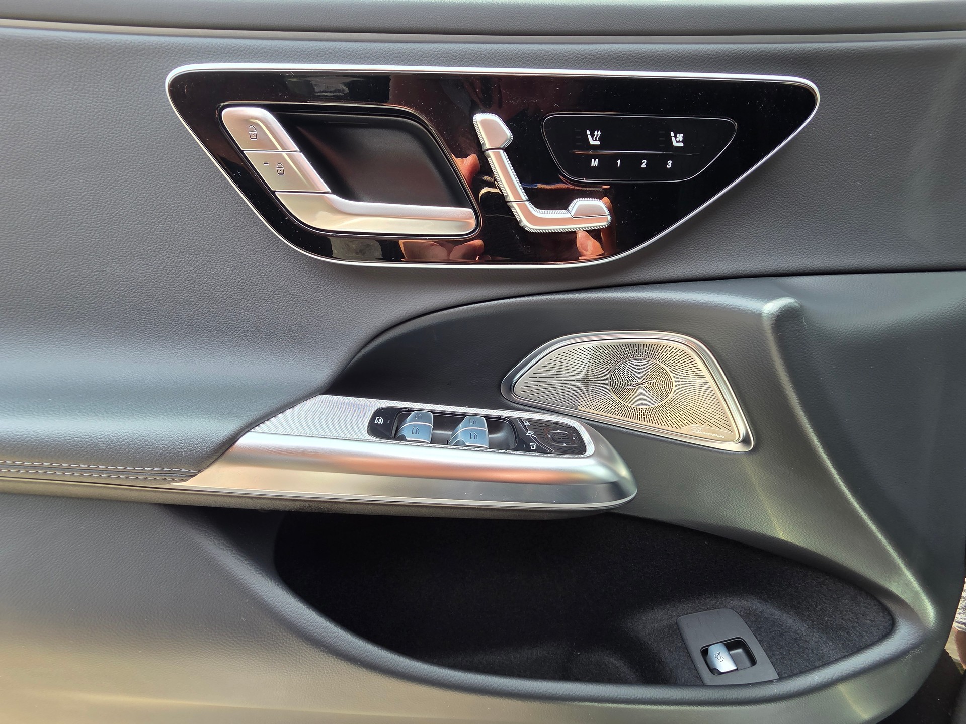 MERCEDES-BENZ E 220 d AMG Line 4matic-image-14