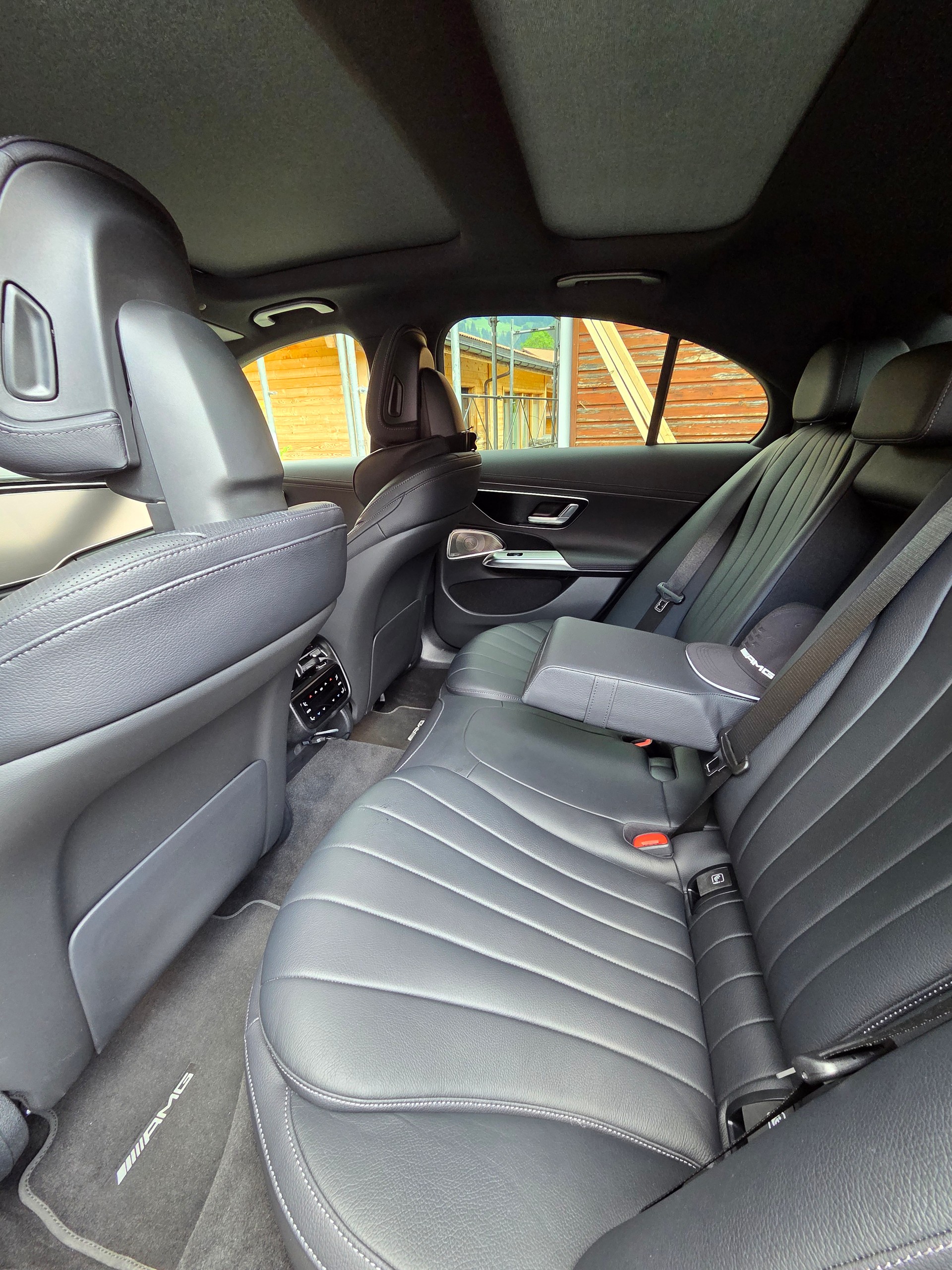 MERCEDES-BENZ E 220 d AMG Line 4matic-image-15