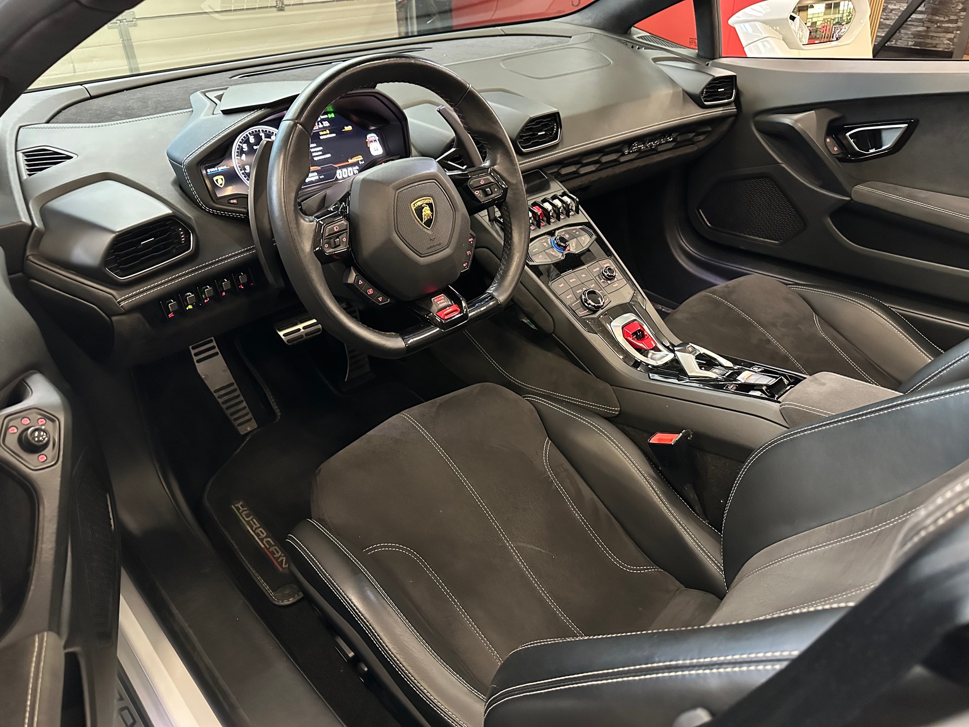 LAMBORGHINI HURACAN-image-10