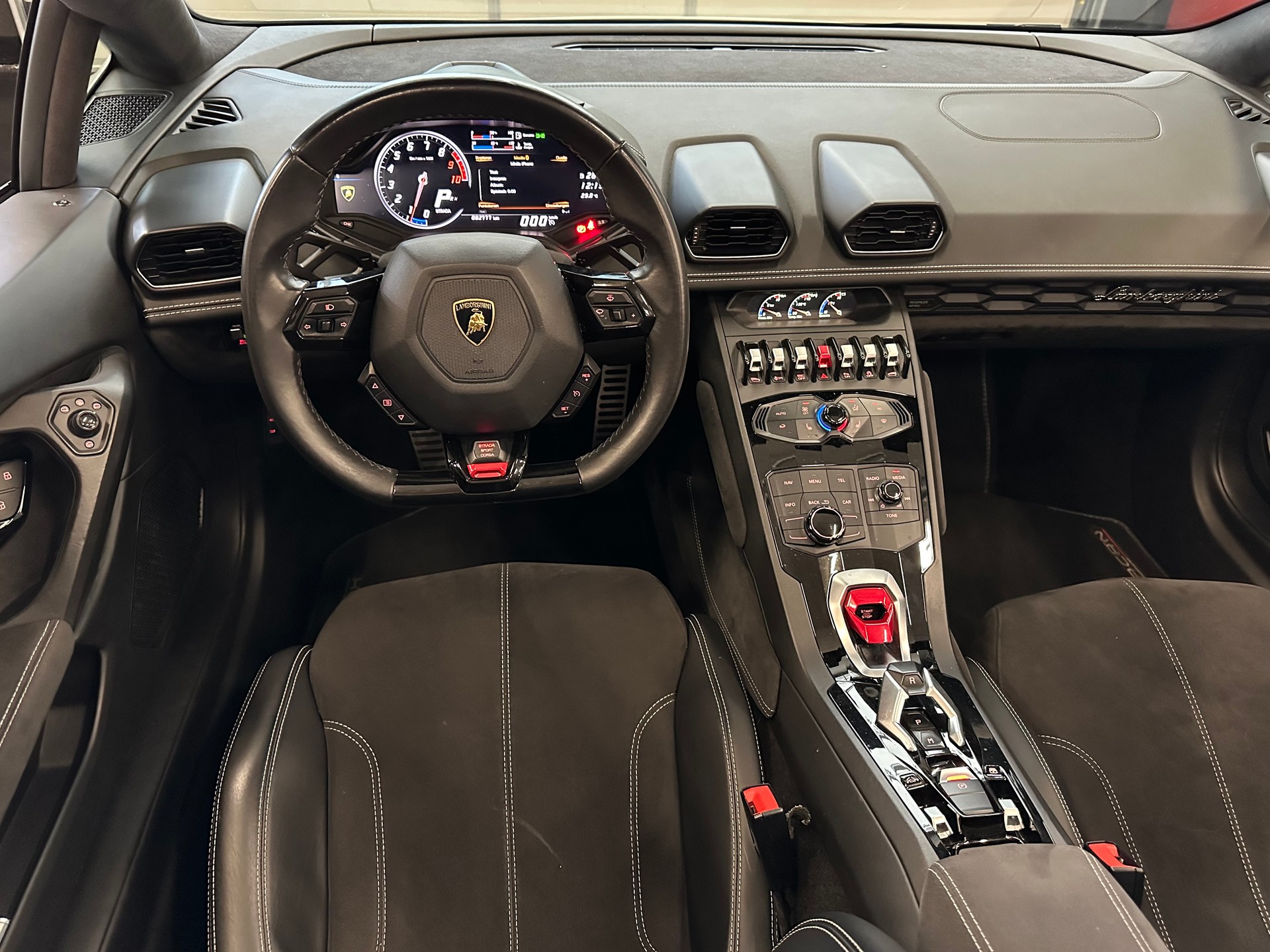 LAMBORGHINI HURACAN-image-11