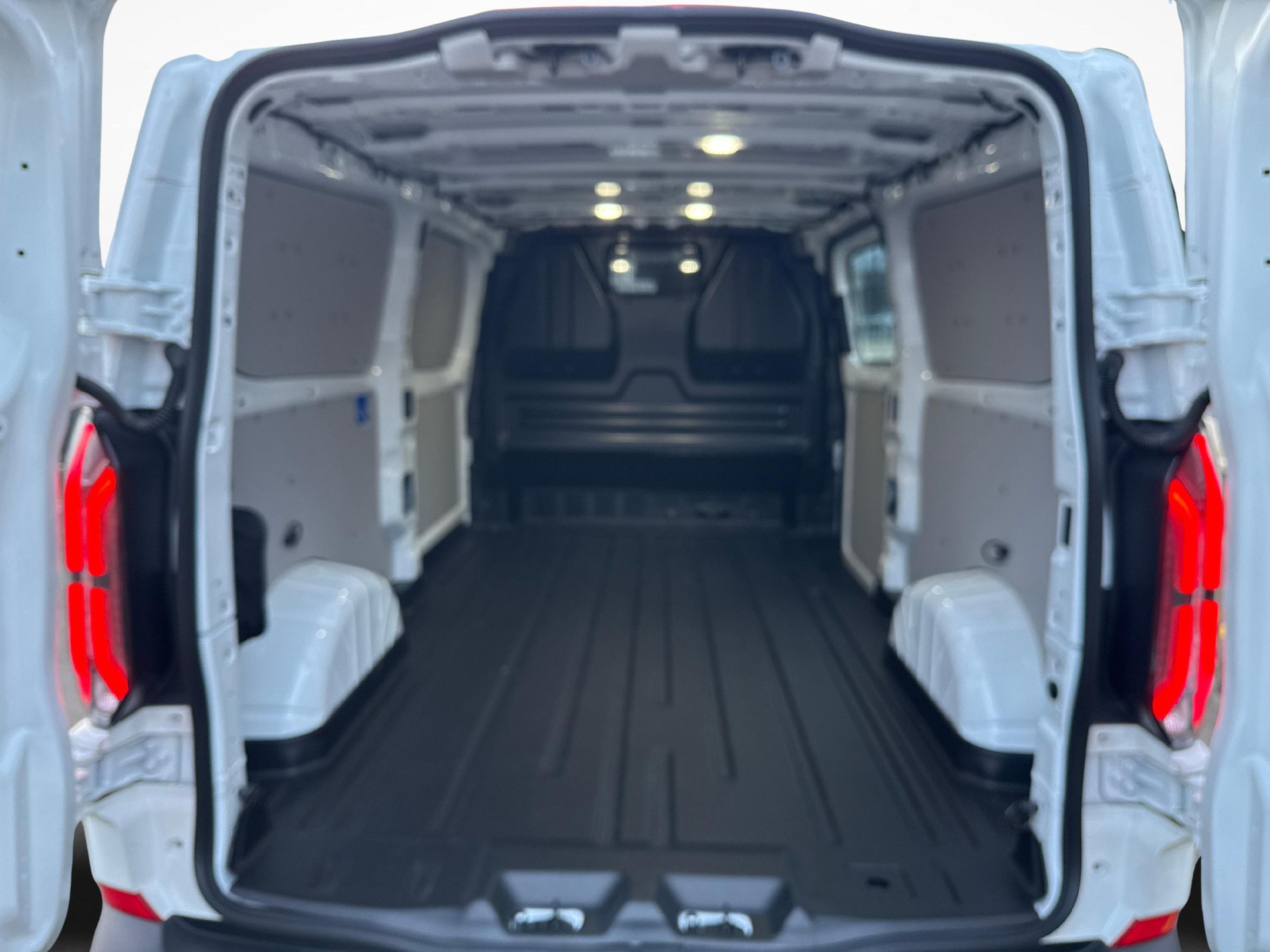 FORD E-Transit C Van 320 L2 74 kWh Trend-image-8