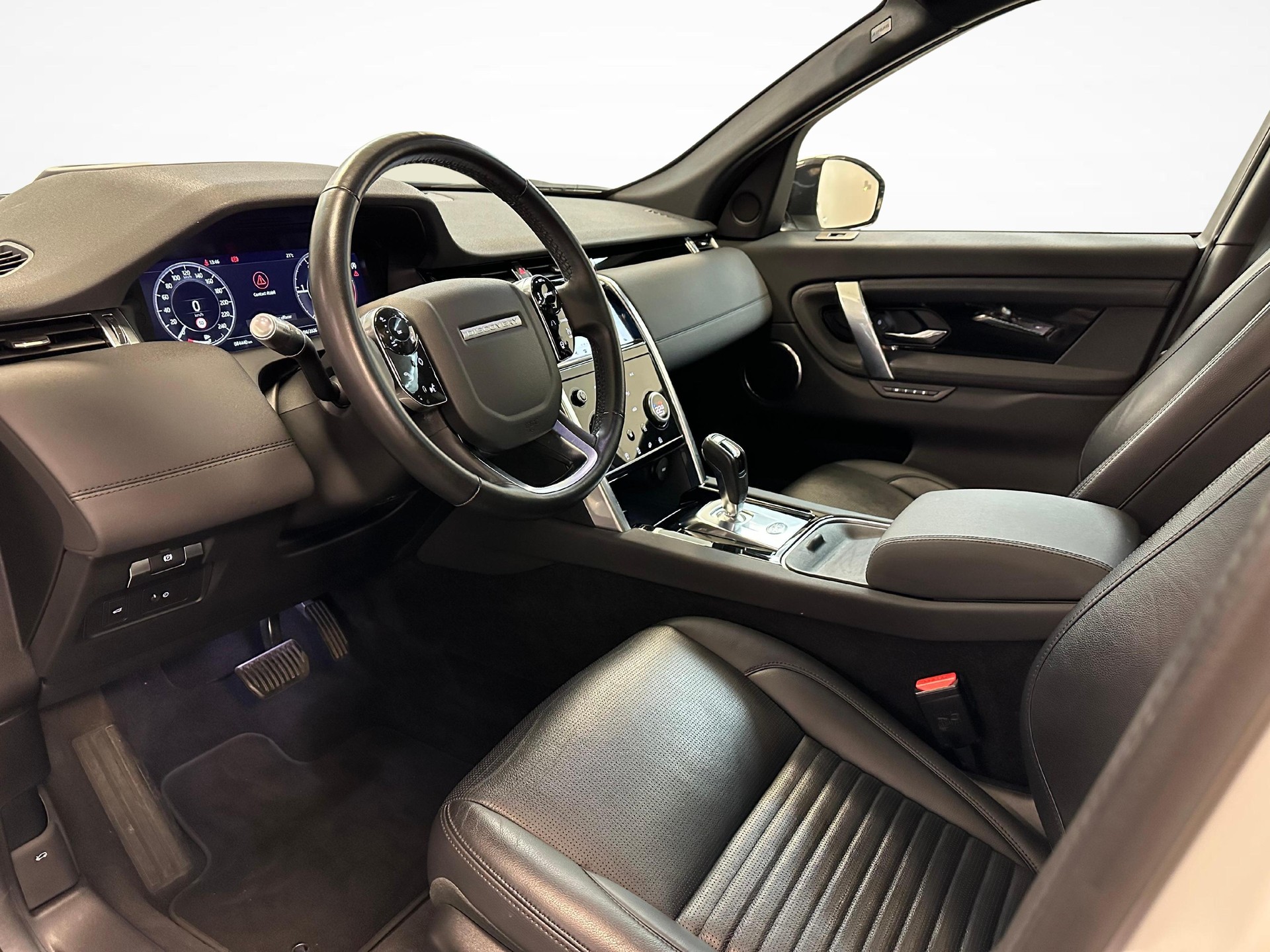 LAND ROVER Discovery Sport 2.0 TD4 180 SE-showroom-element-3