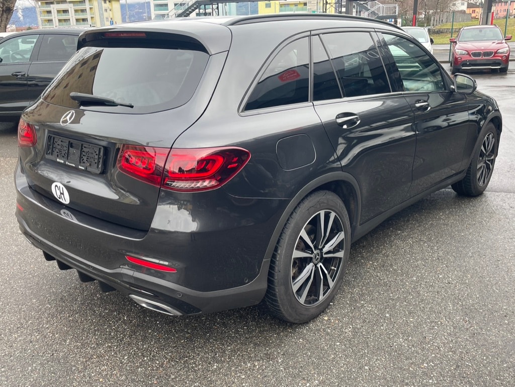 MERCEDES-BENZ GLC 300 d AMG Line 4Matic 9G-Tronic-image-8
