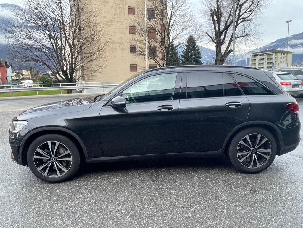MERCEDES-BENZ GLC 300 d AMG Line 4Matic 9G-Tronic-image-5