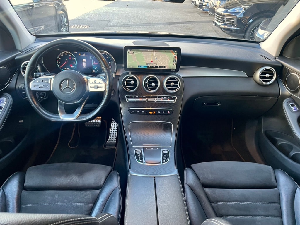 MERCEDES-BENZ GLC 300 d AMG Line 4Matic 9G-Tronic-image-4