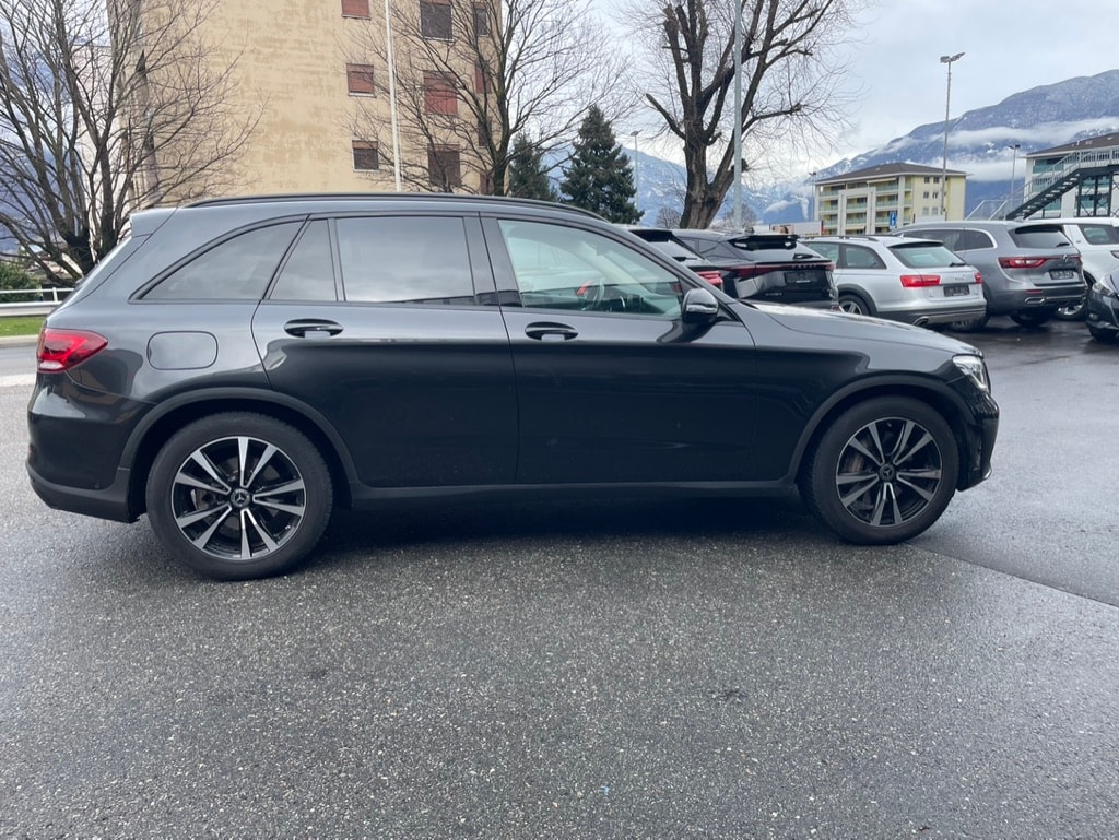 MERCEDES-BENZ GLC 300 d AMG Line 4Matic 9G-Tronic-image-9