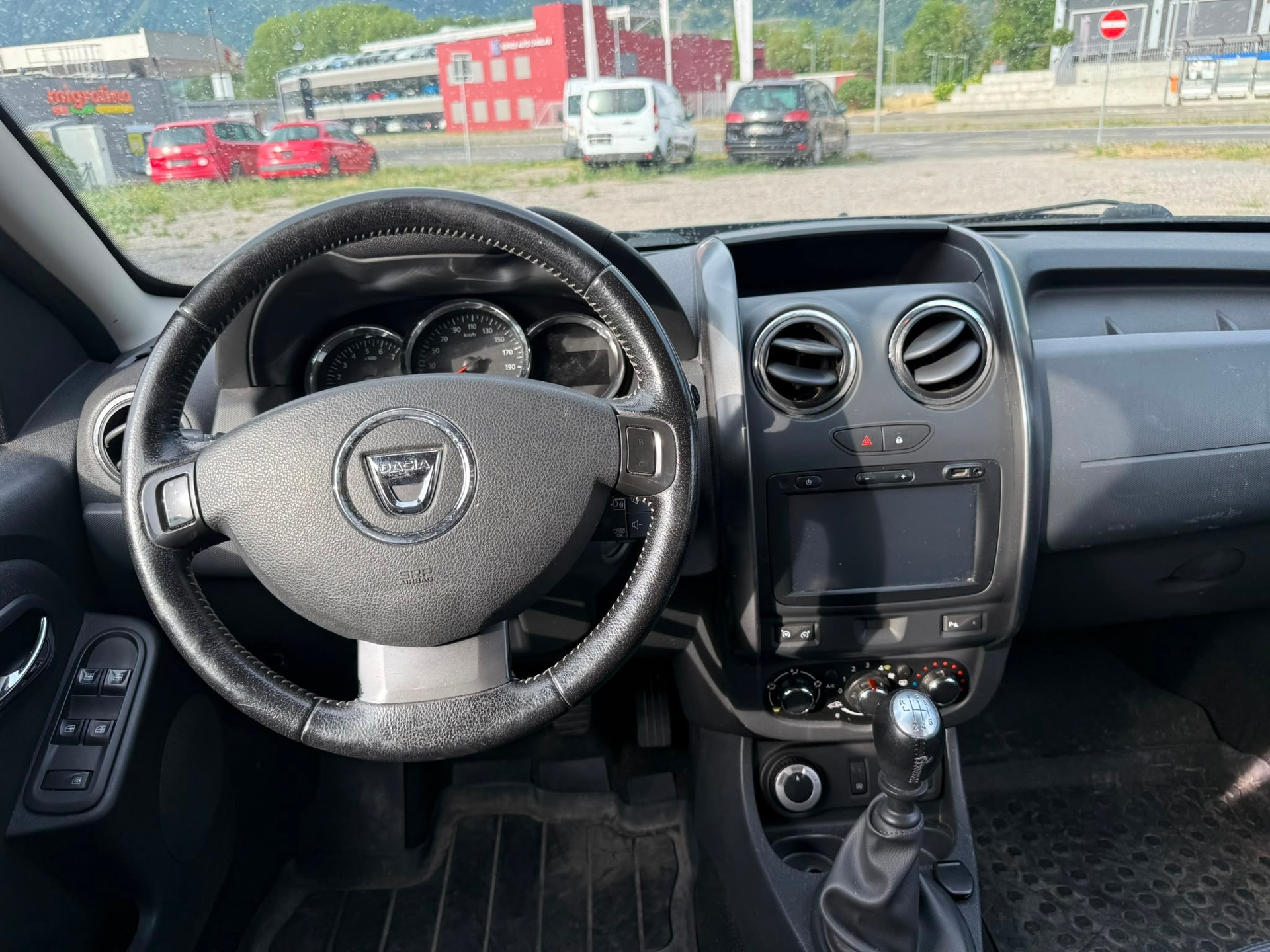 DACIA Duster 1.2 T Lauréate 4x4-image-8